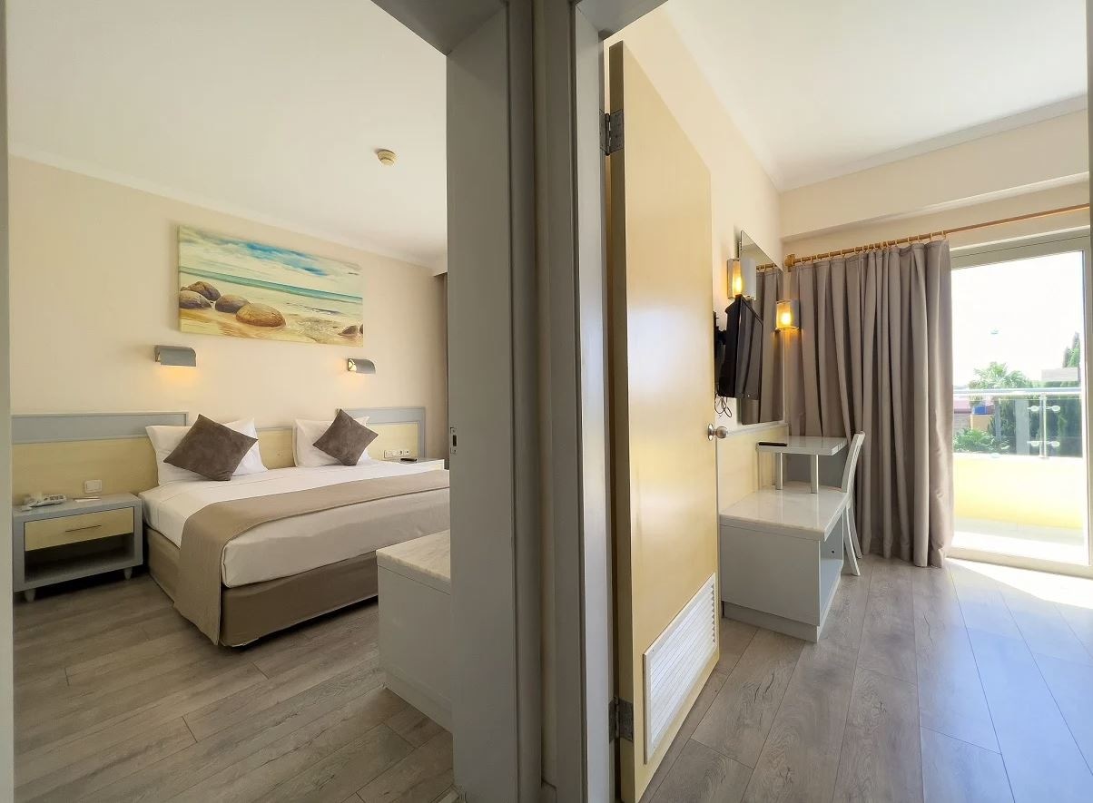 rooms-large-family-room