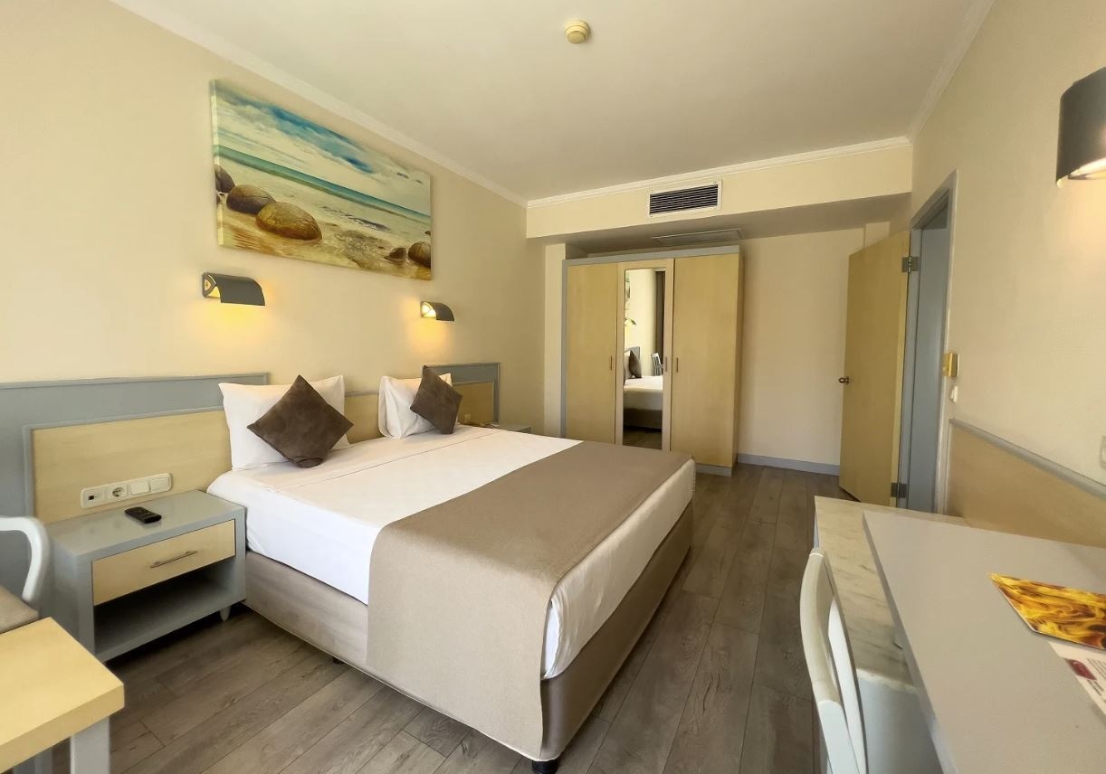 rooms-large-family-room