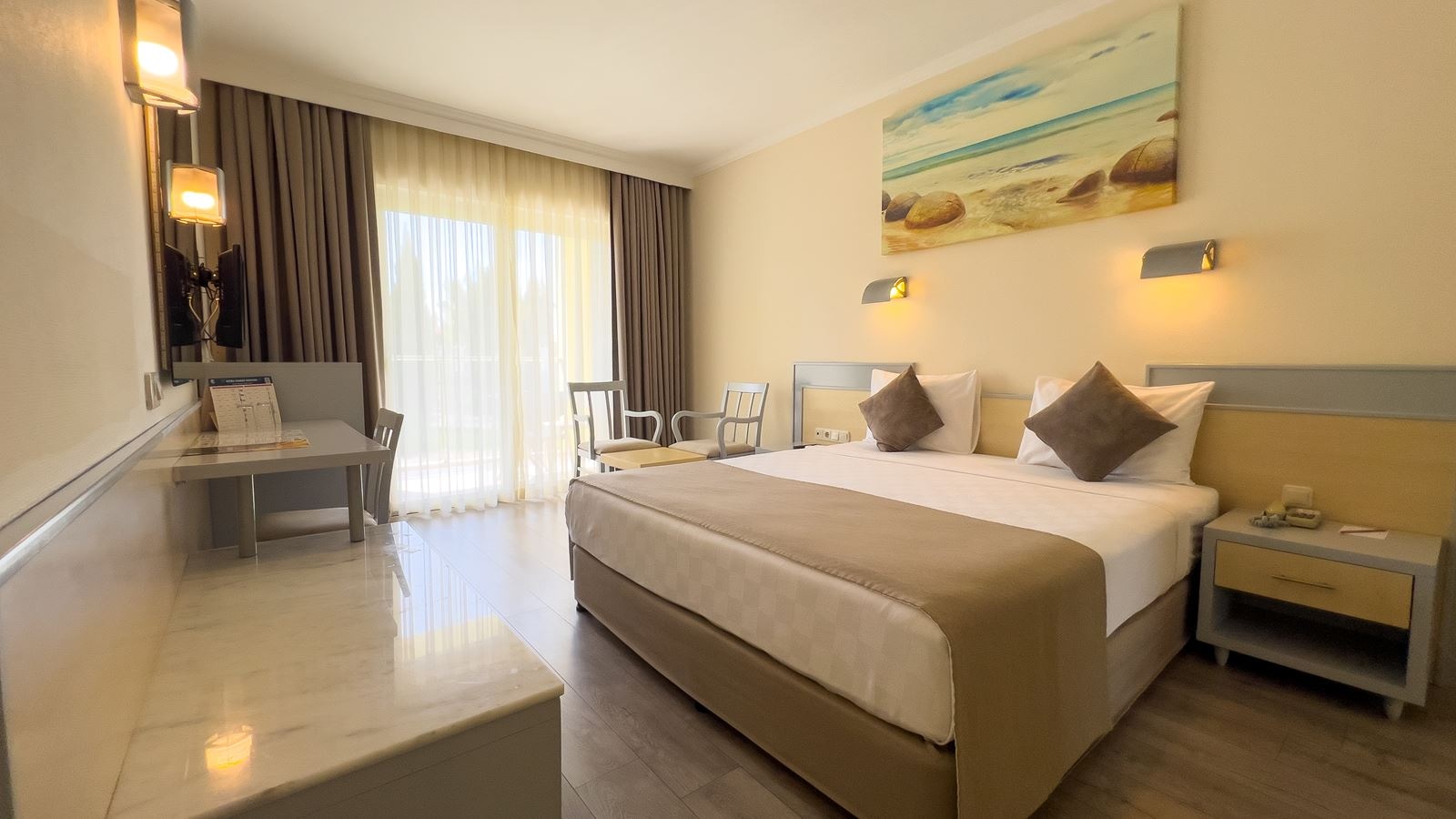 rooms-large-family-room