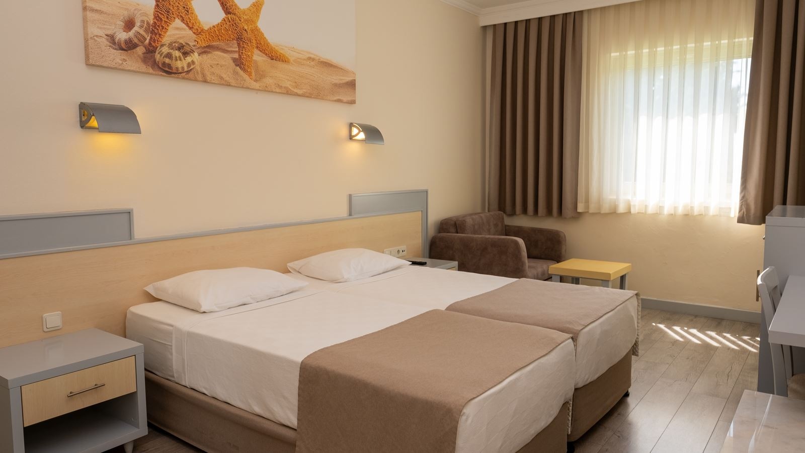 rooms-large-family-room