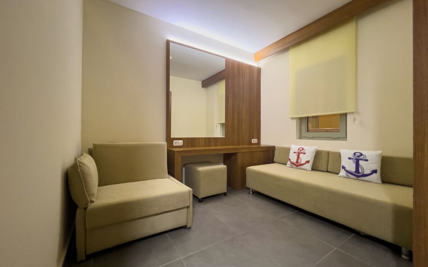 rooms-family-with-balcony-limited-sea-view