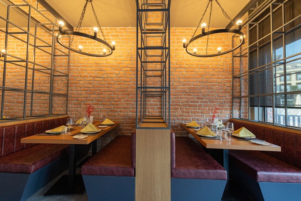 restaurants-she--he-adult-only-+16