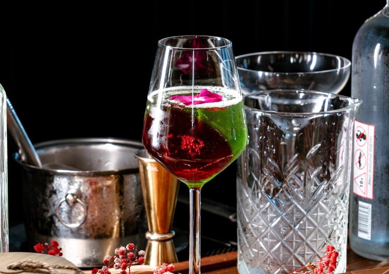 bars-signature-pool-bar