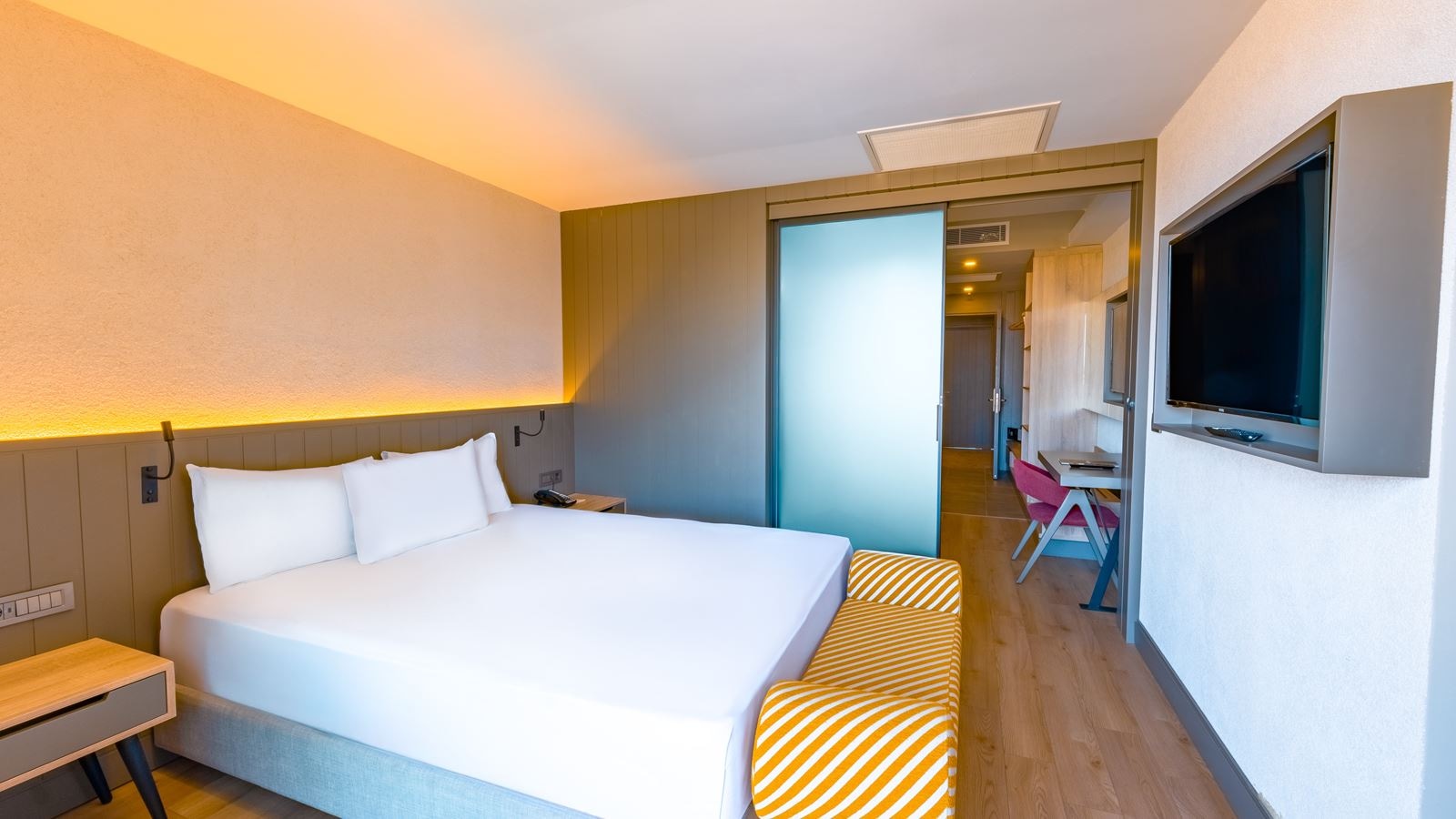 rooms-coral-family-room