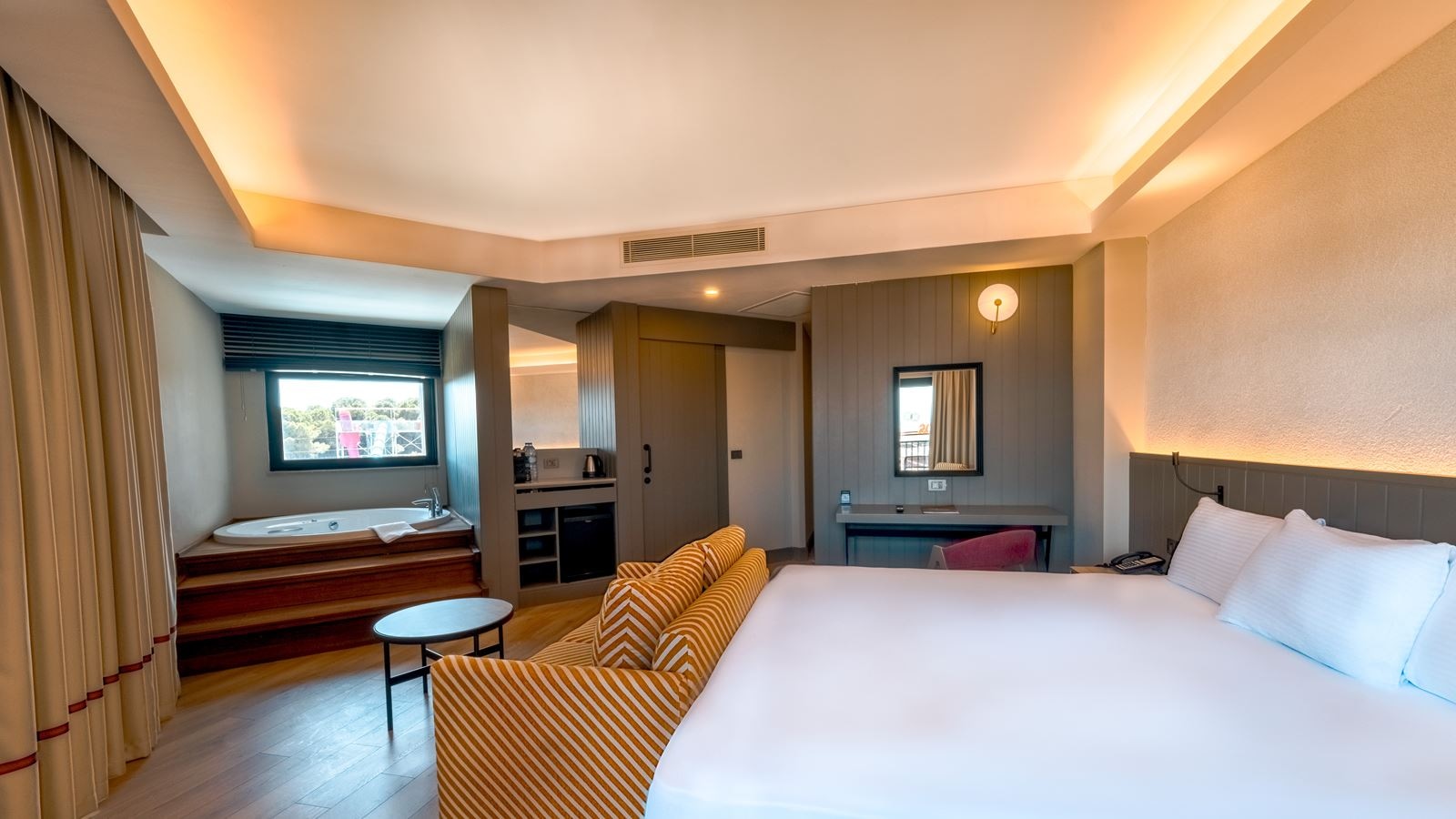 rooms-deluxe-room-with-jacuzzi