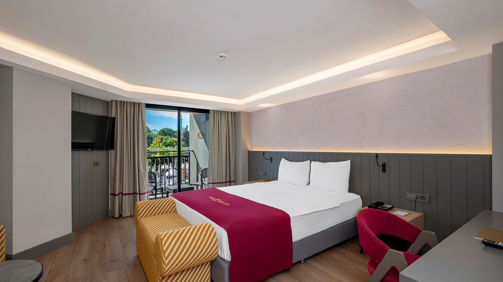 rooms-deluxe-room-with-jacuzzi