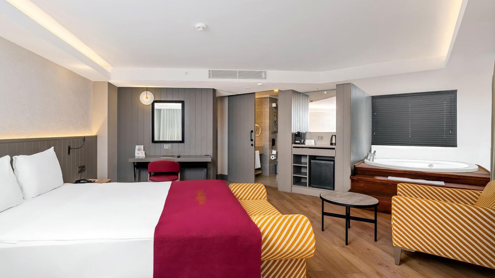 rooms-deluxe-room-with-jacuzzi