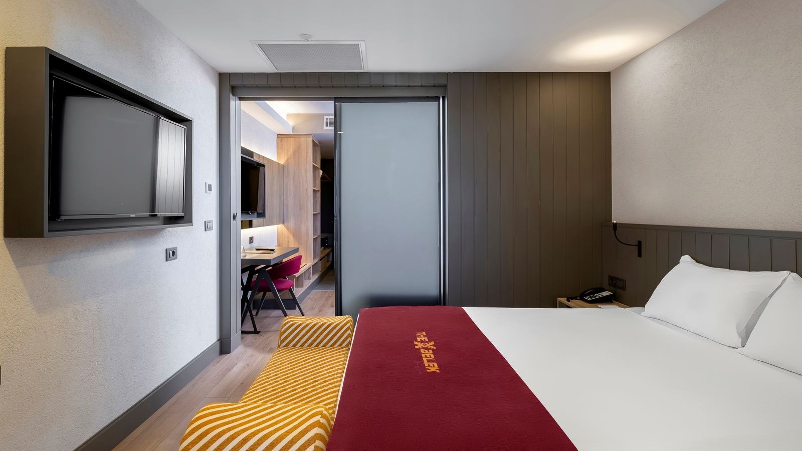 rooms-family-room-with-slide-door