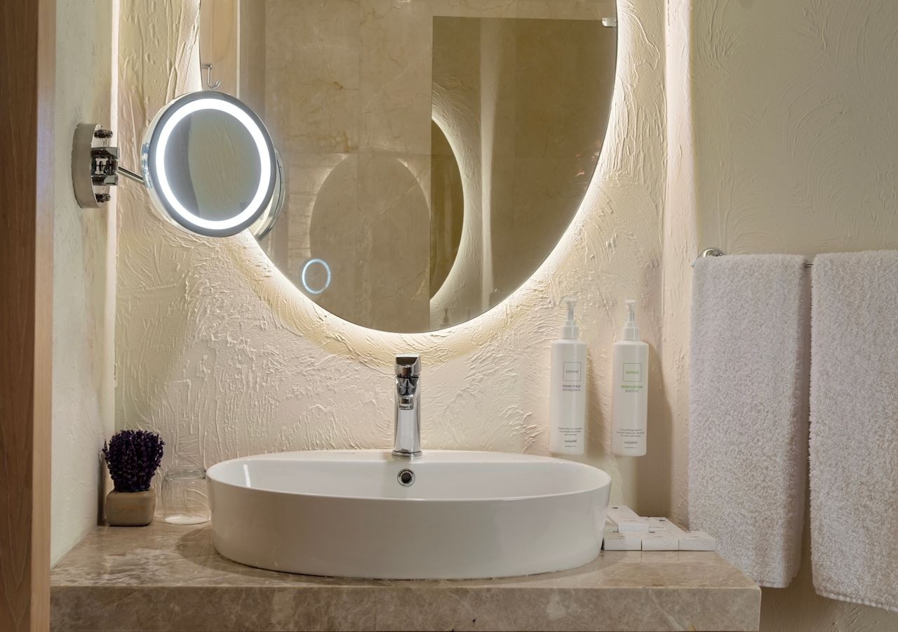 rooms-superior-room-courtyard-view