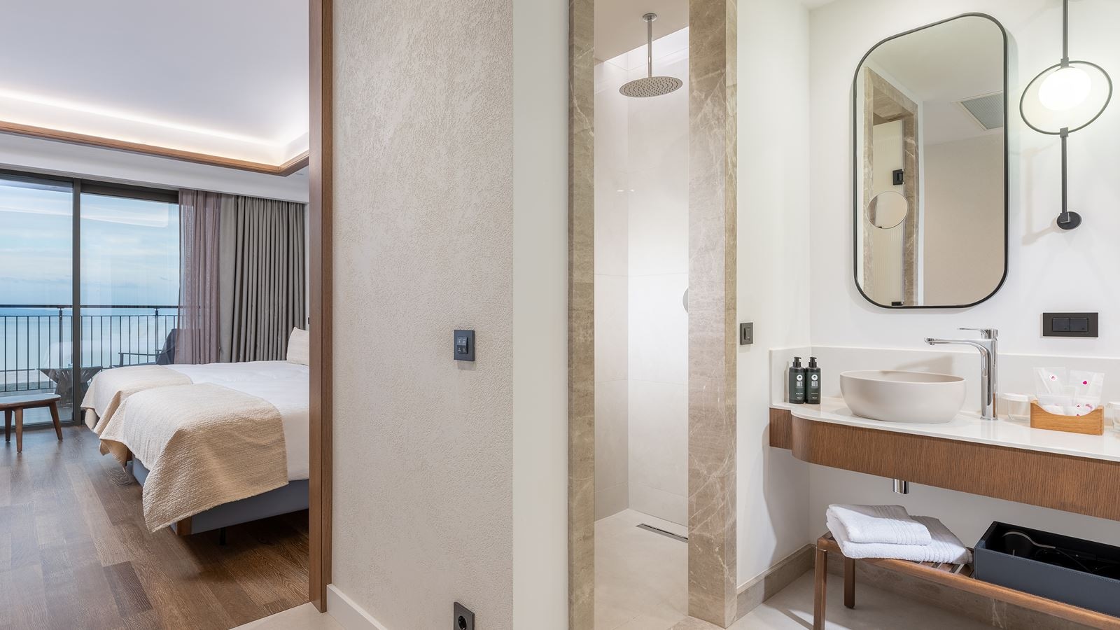 rooms-deluxe-room-adventure-park-view-family-zone-