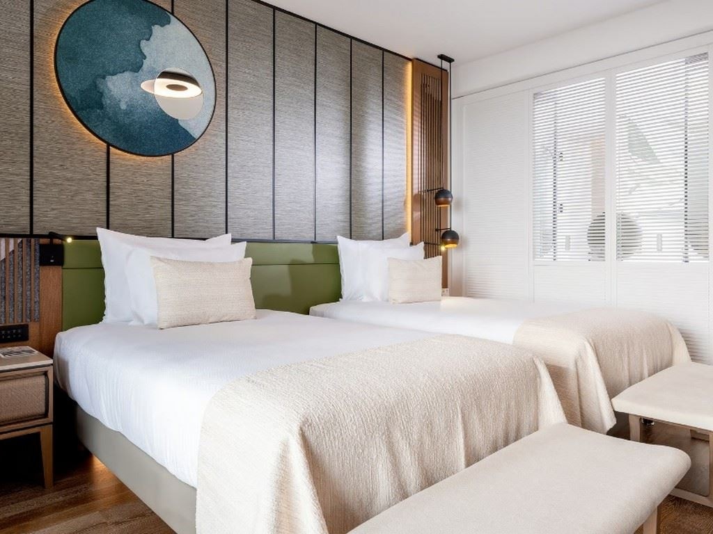 rooms-deluxe-family-room-adventure-park-view-family-zone-