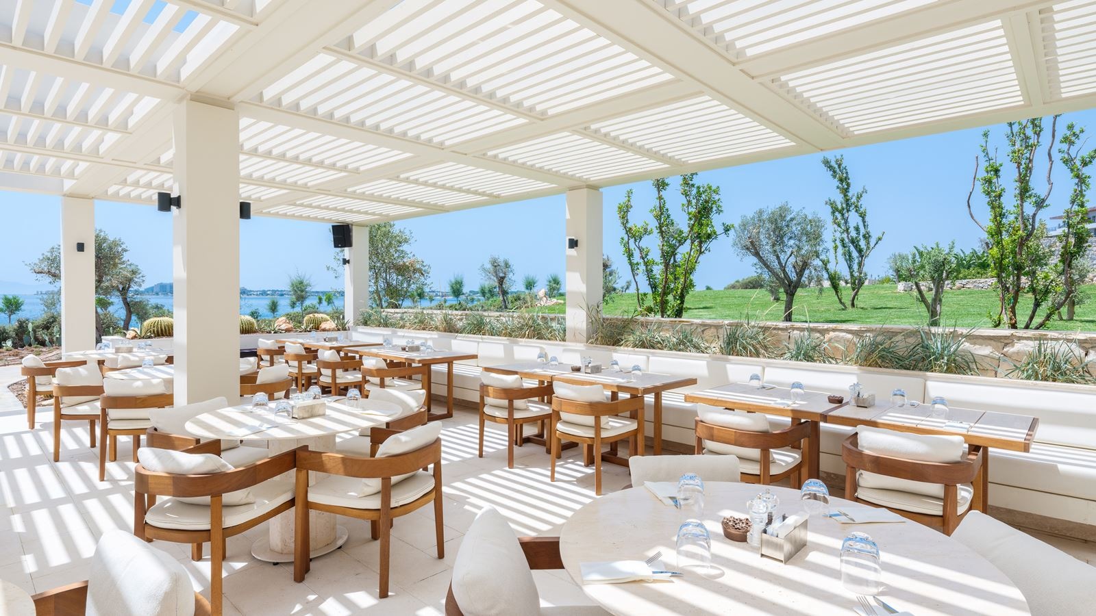 restaurants-beach-lunch