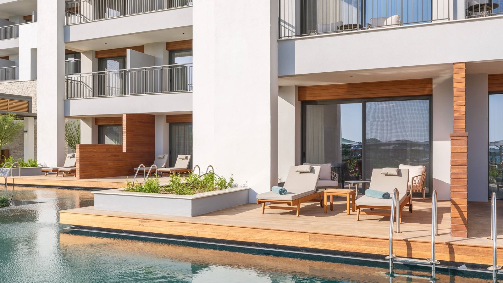 rooms-deluxe-double-4-swimup-room-sea-view--community-zone-