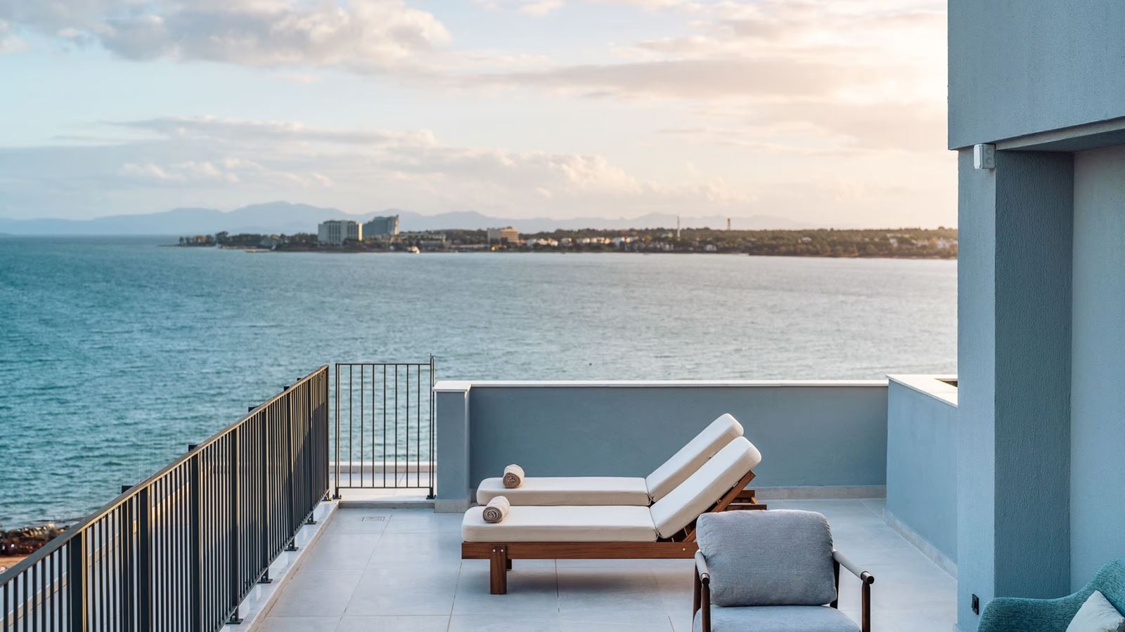 rooms-penthouse-suite-with-private-pool-sea-view-1+1--community-zone-