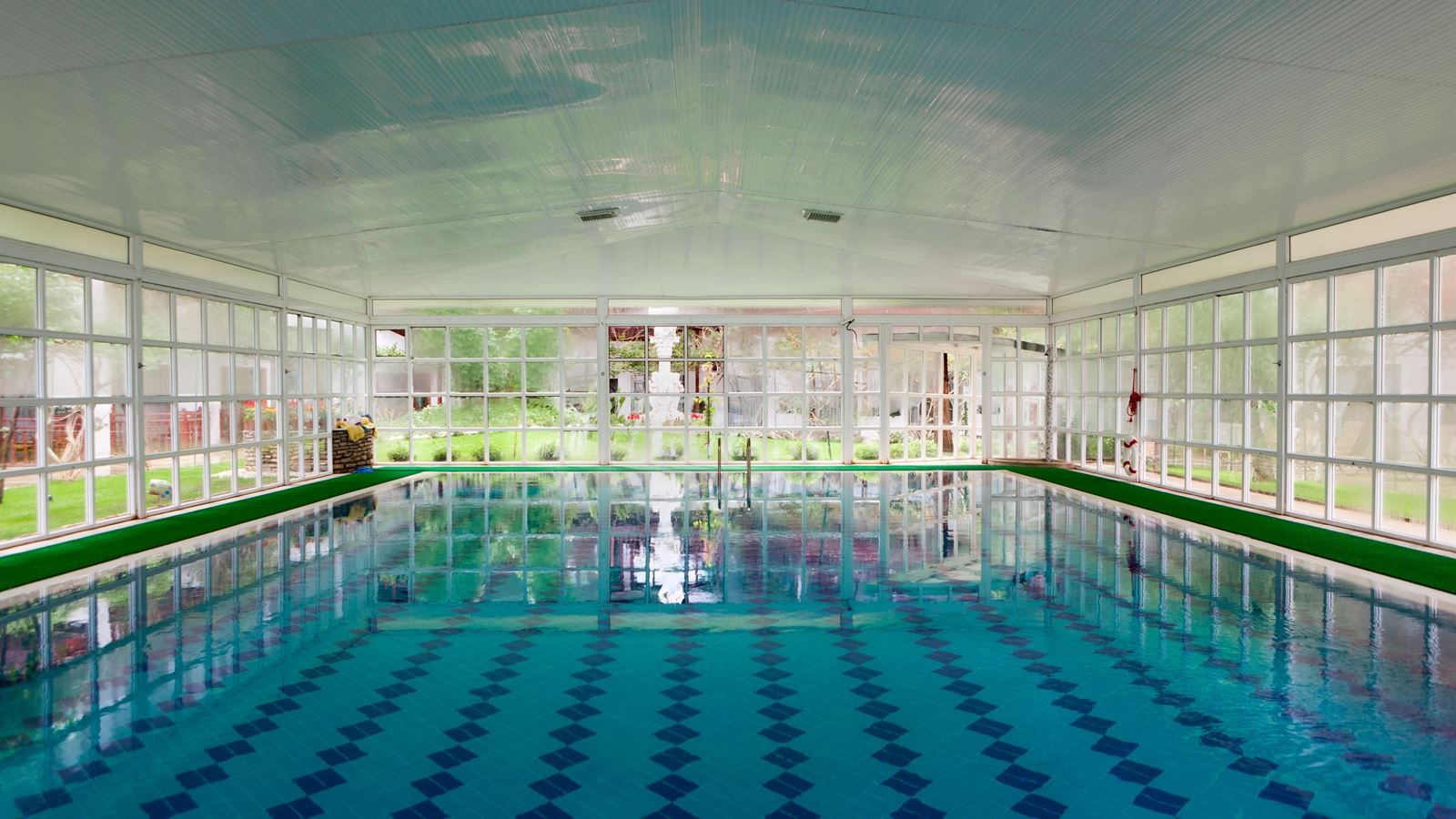 pools-indoor-pool