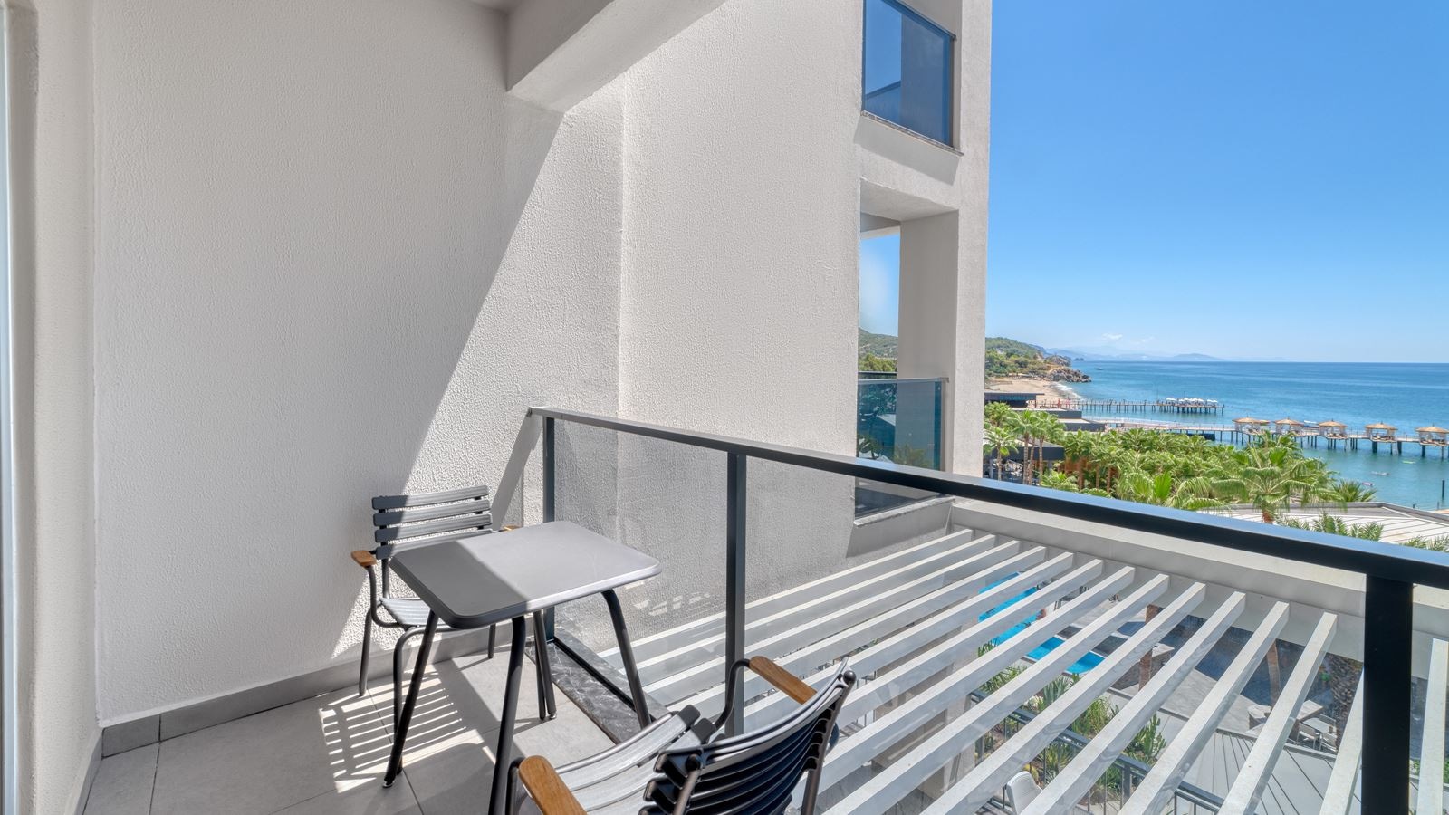 rooms-family-room-sea-view