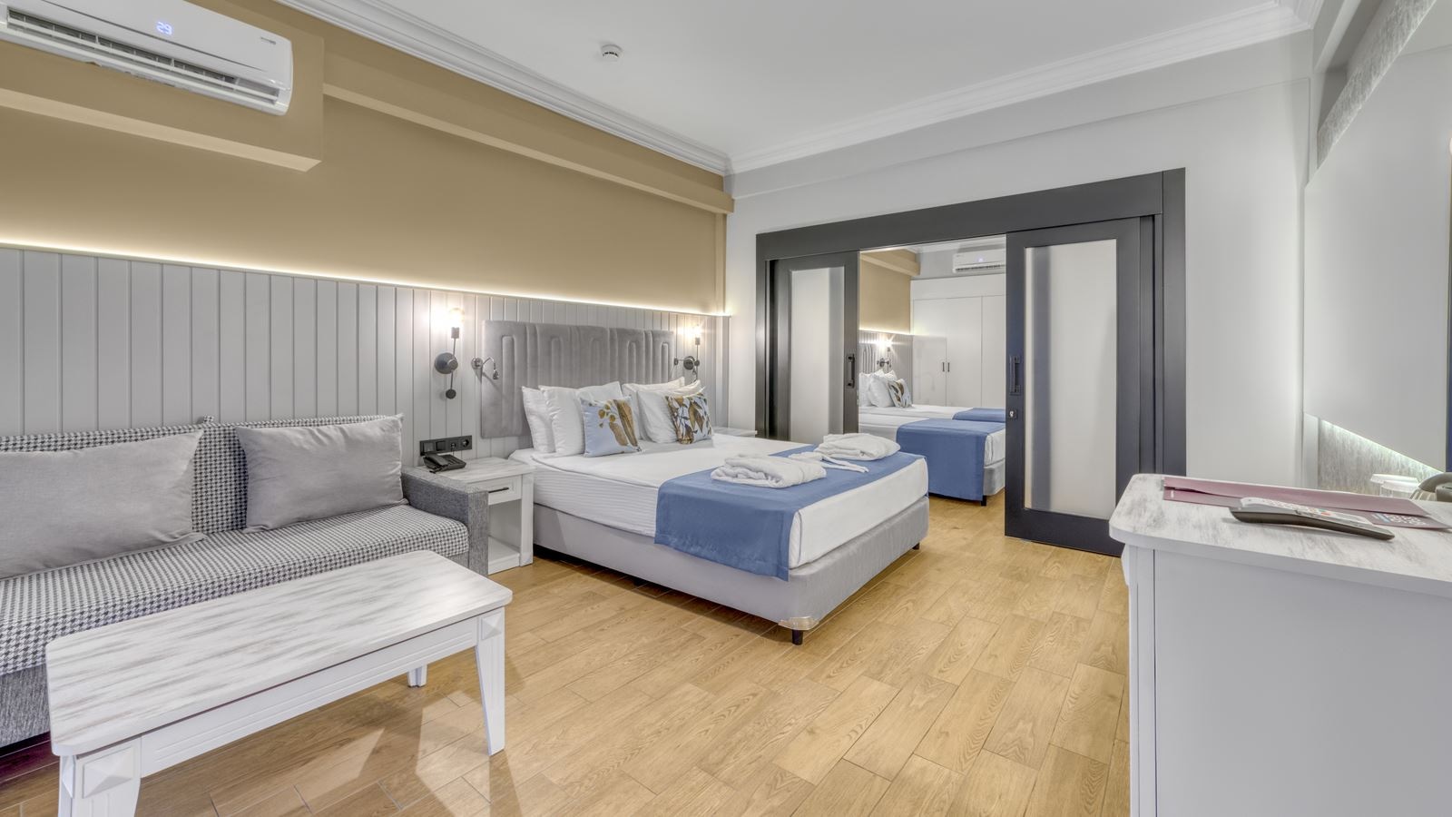 rooms-family-room-sea-view