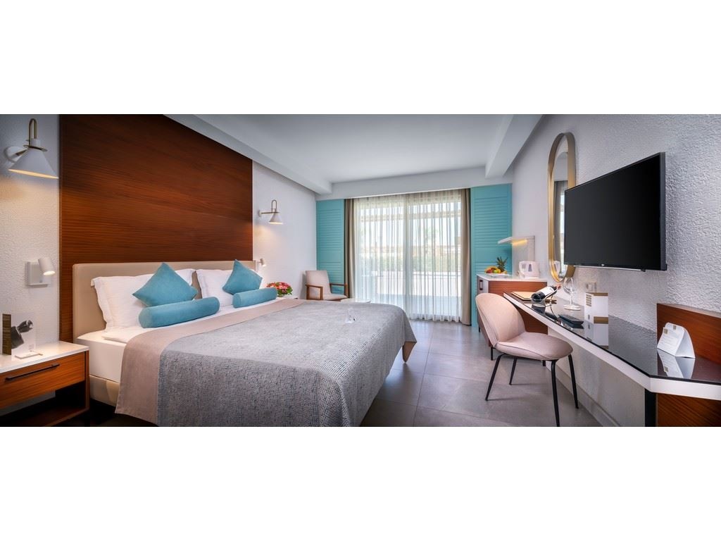 rooms-family-lake-house