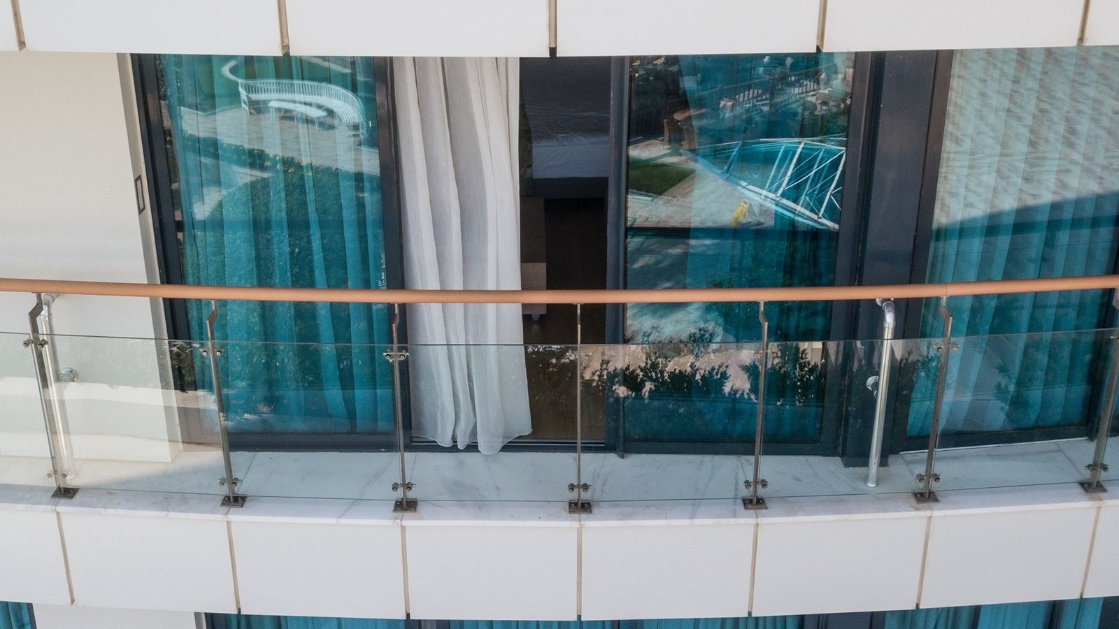 rooms-economy-room-with-french-balcony