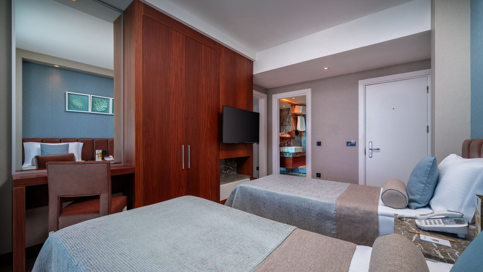 rooms-family-room-with-land-view