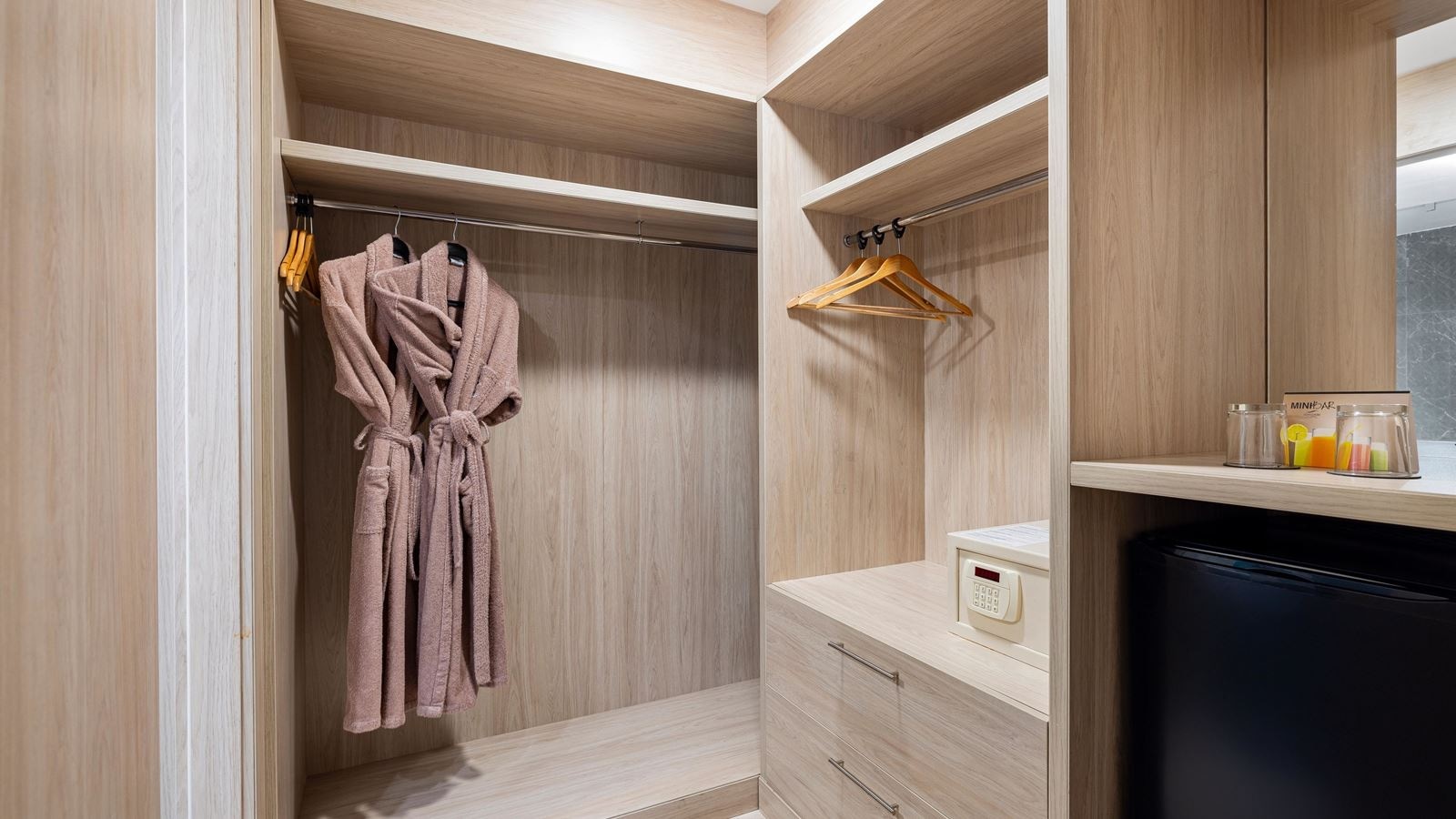 rooms-deluxe-junior-suite