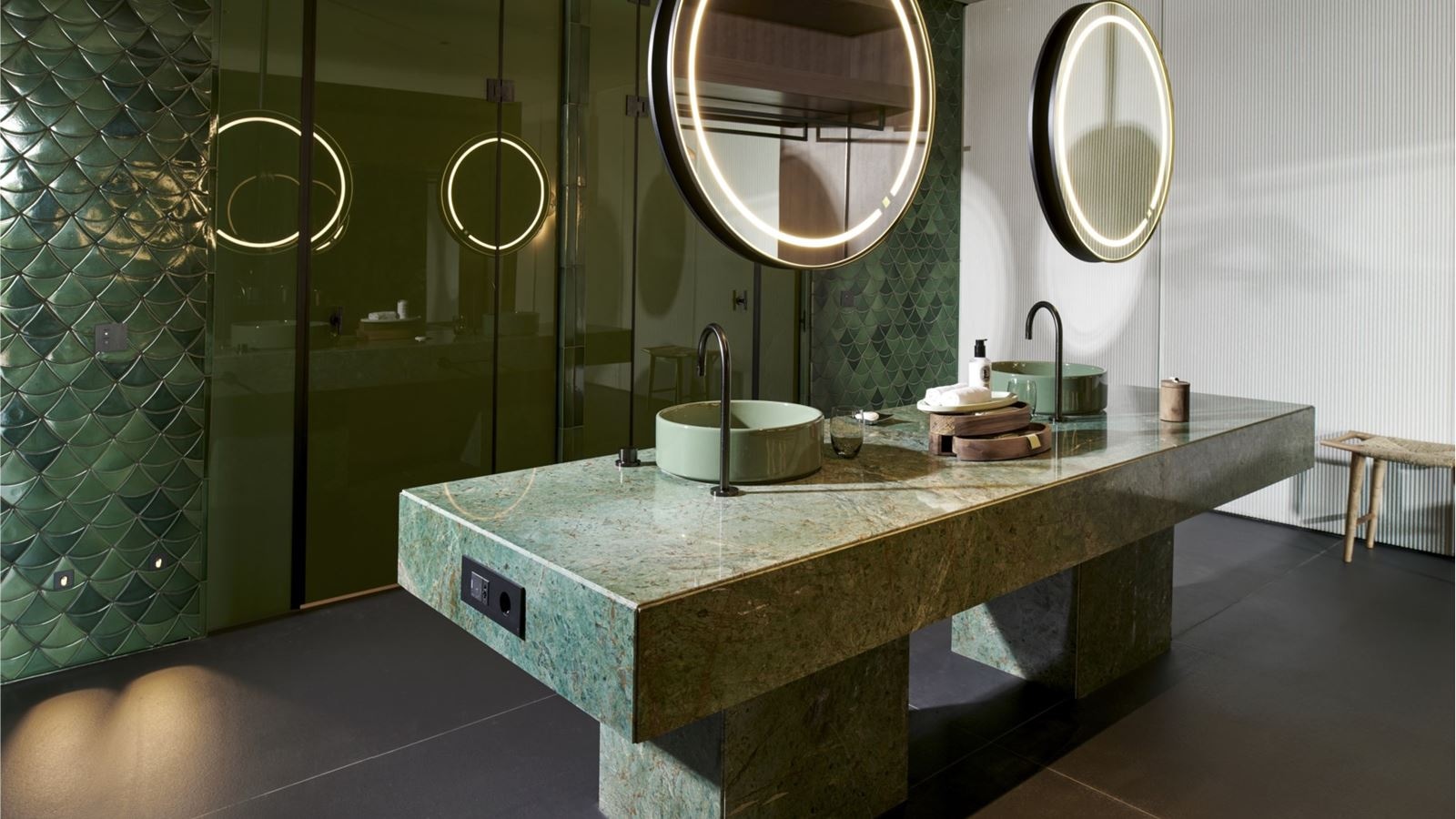 rooms-royal-suite-land