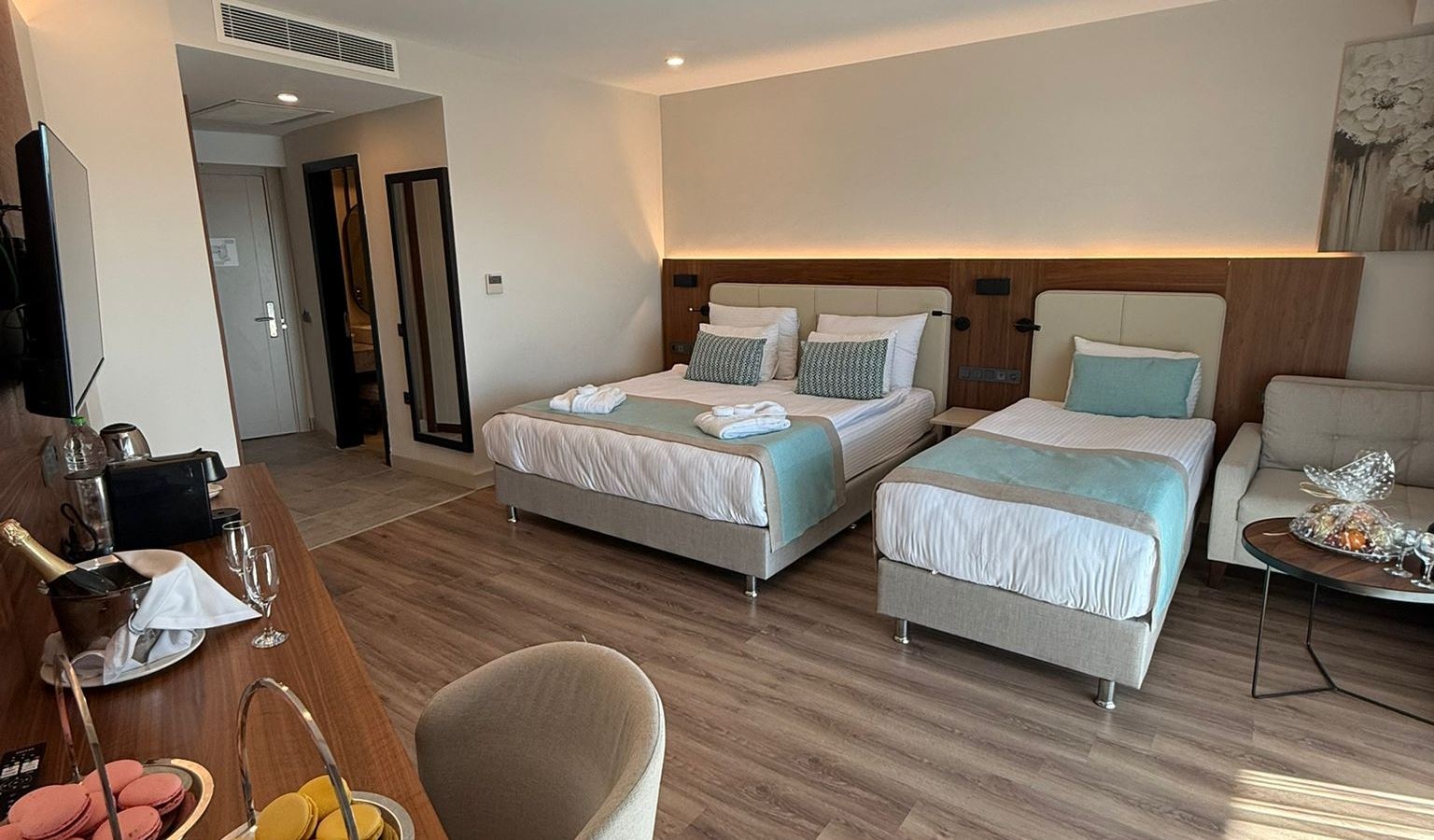 rooms-standart-room-pool-side-with-jacuzzi