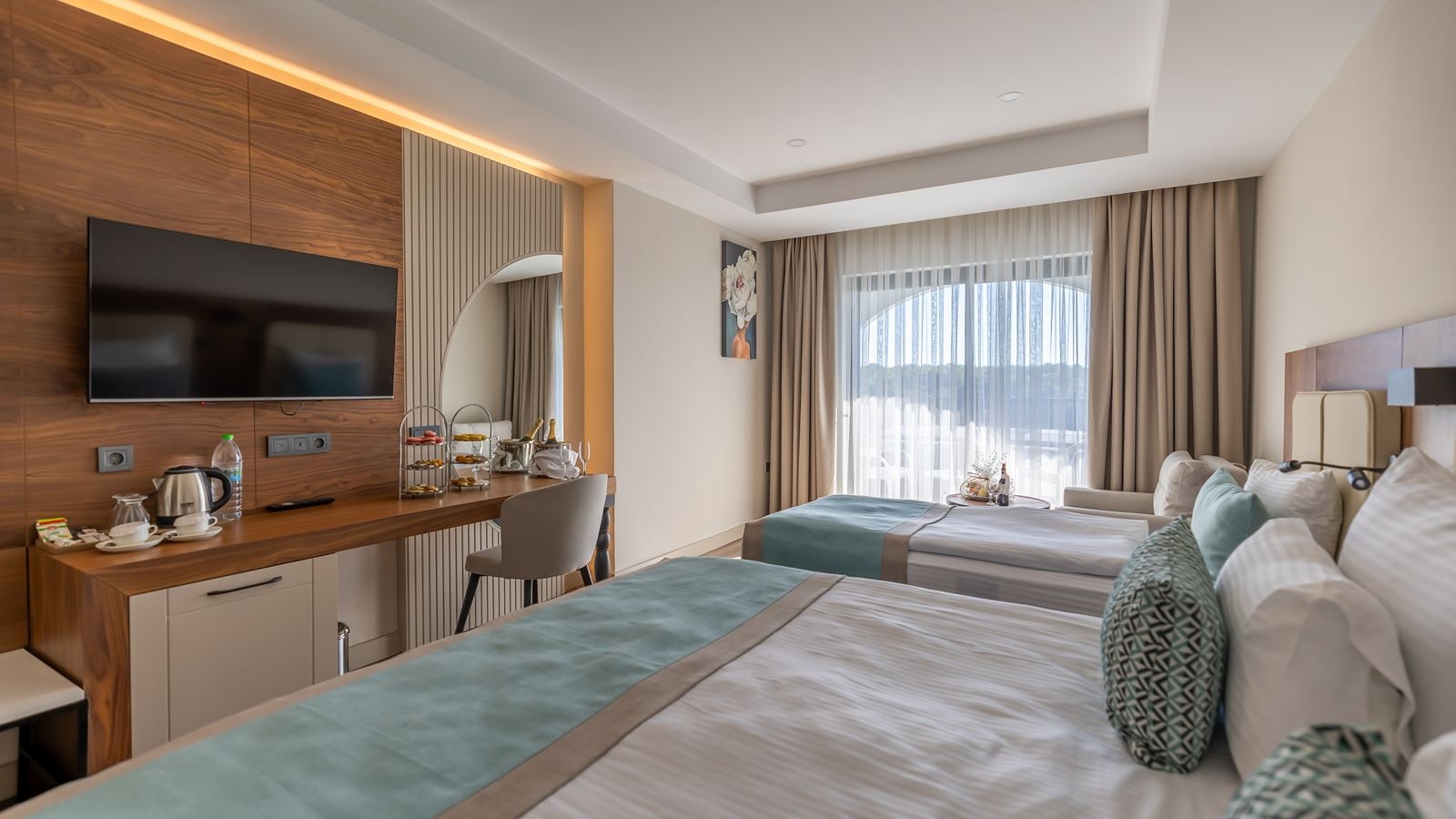 rooms-standart-room-pool-side-with-jacuzzi