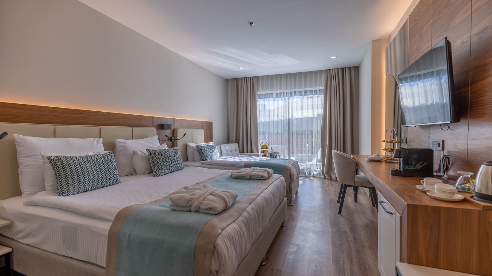 rooms-swimup-room-with-pool-view