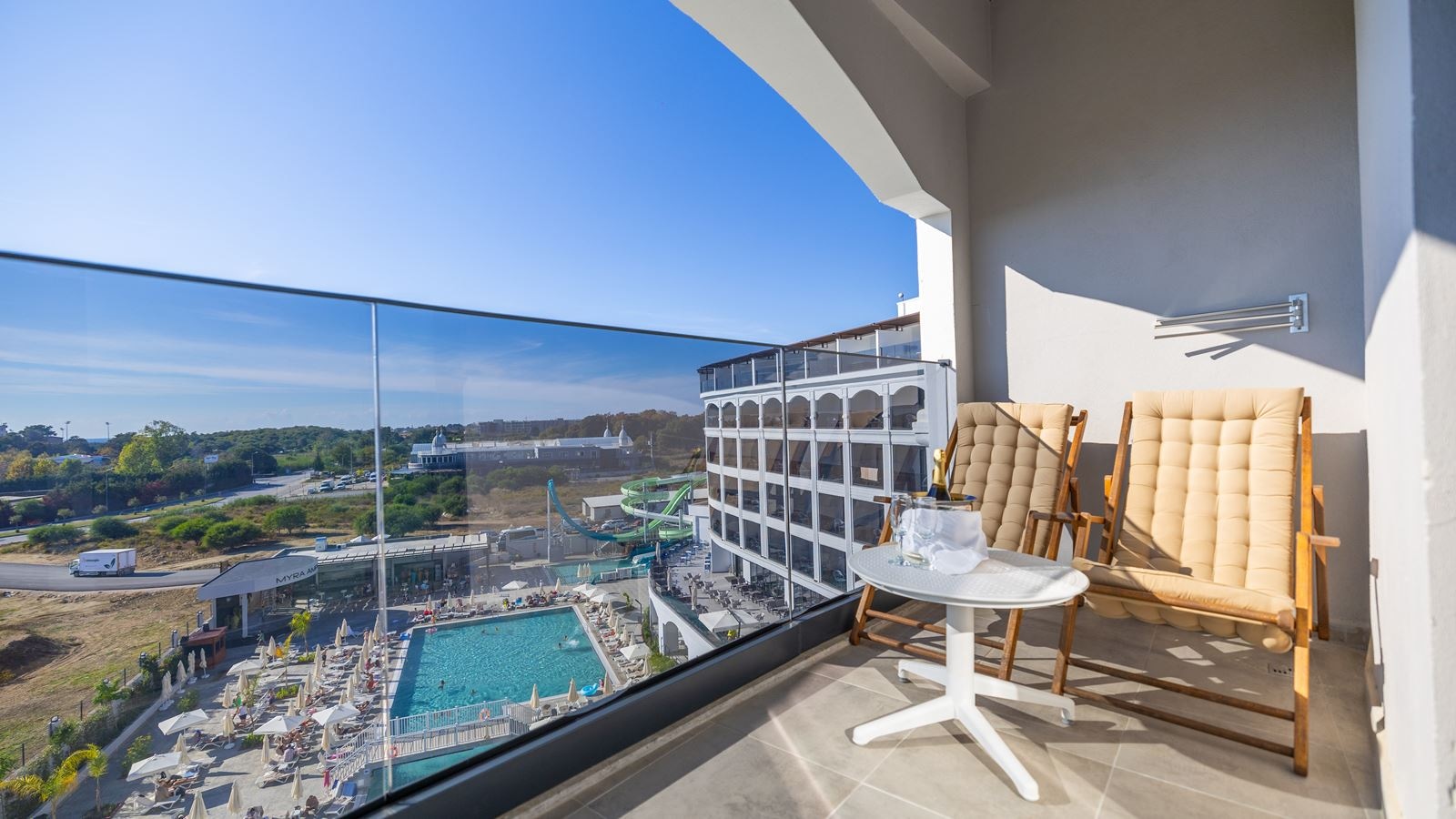 rooms-std-superior-room-with-pool-view