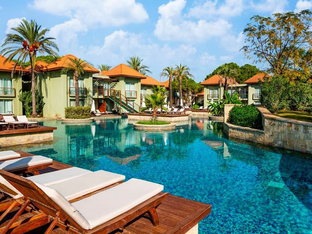 rooms-lake-deluxe-villa