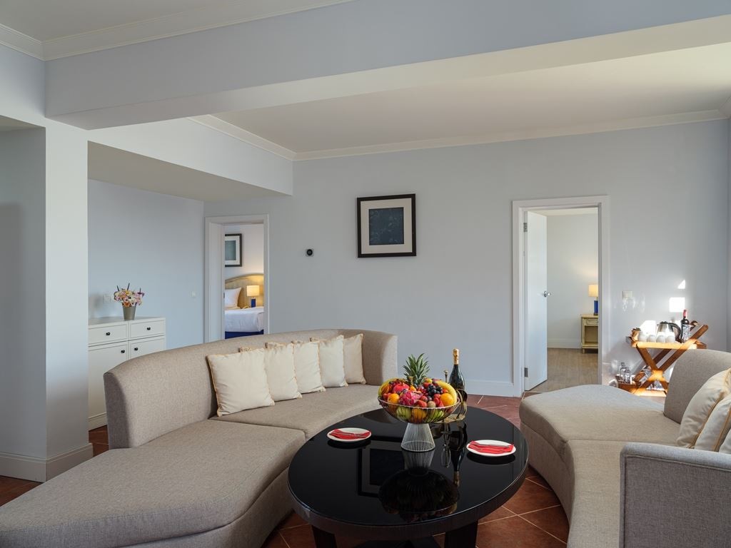 rooms-lake-deluxe-villa