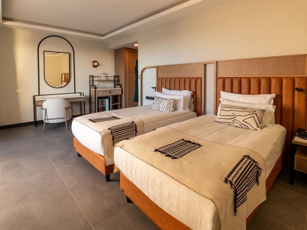 rooms-corner-swim-up-suite-sea-view