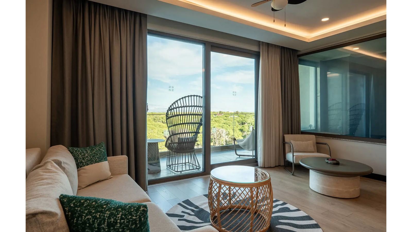 rooms-superior-jacuzzi-forest-view
