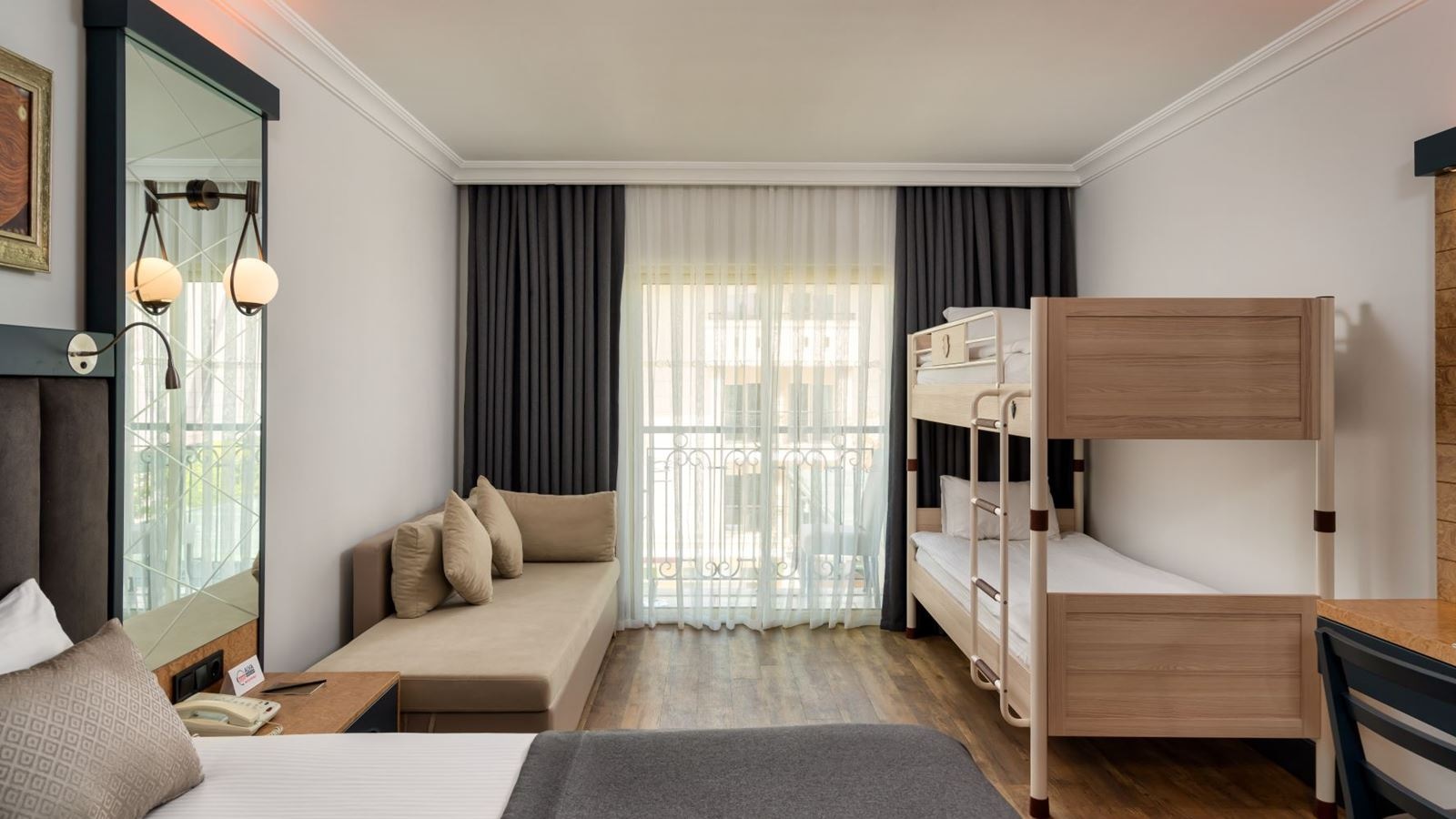 rooms-quadriple-room-main-building