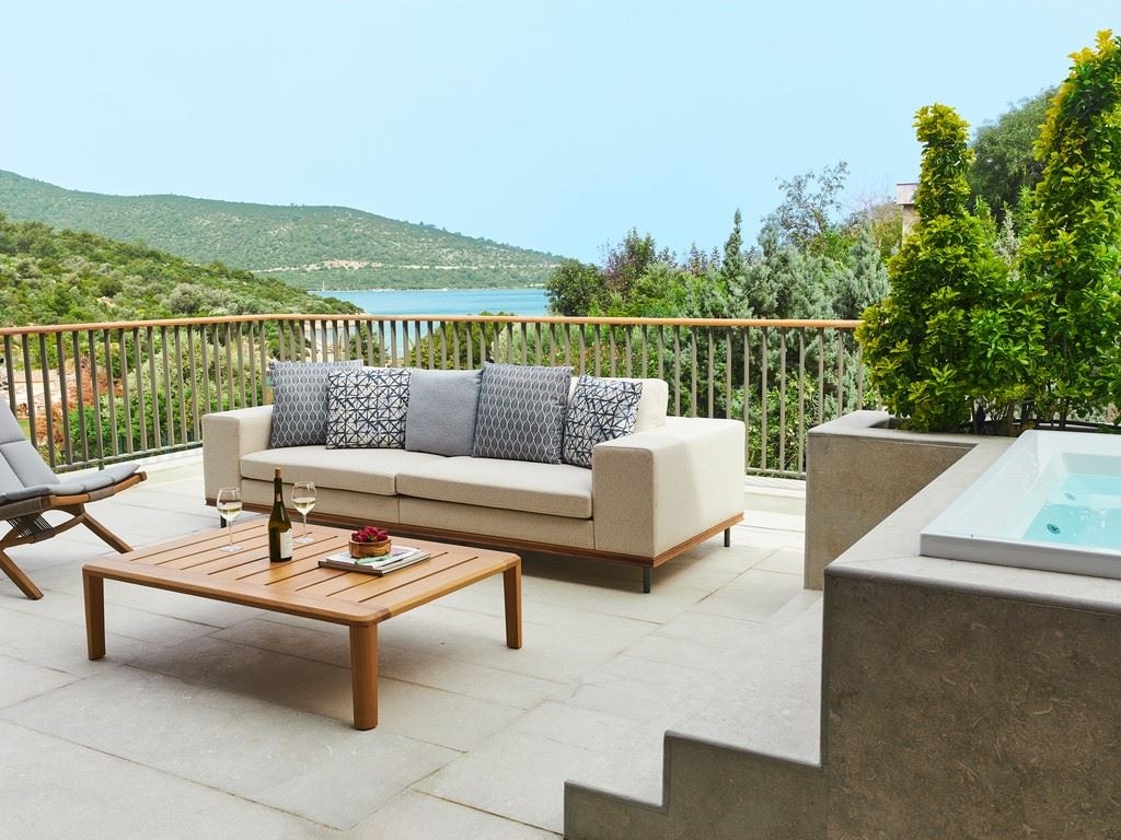 rooms-headliner-one-bedroom-suite-with-jacuzzi