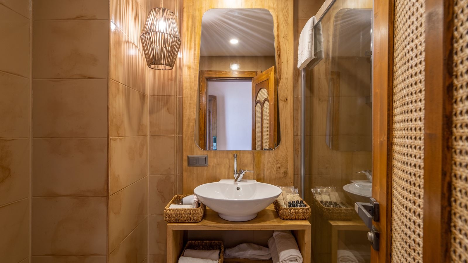 rooms-deluxe-room-with-sea-view