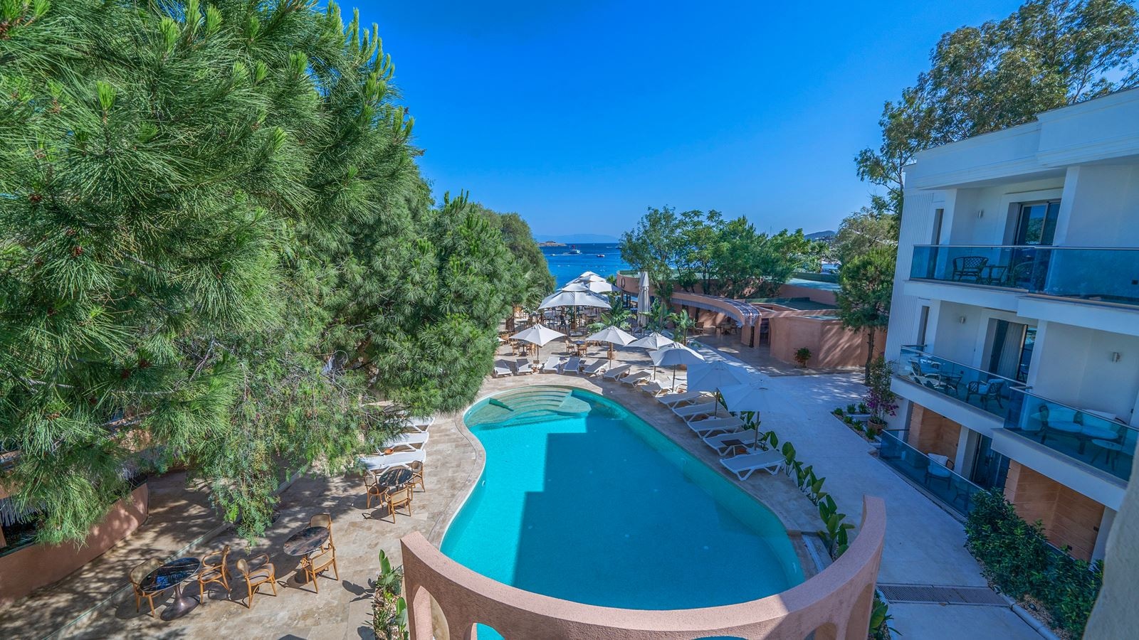 rooms-1-bedroom-suite-with-sea-view