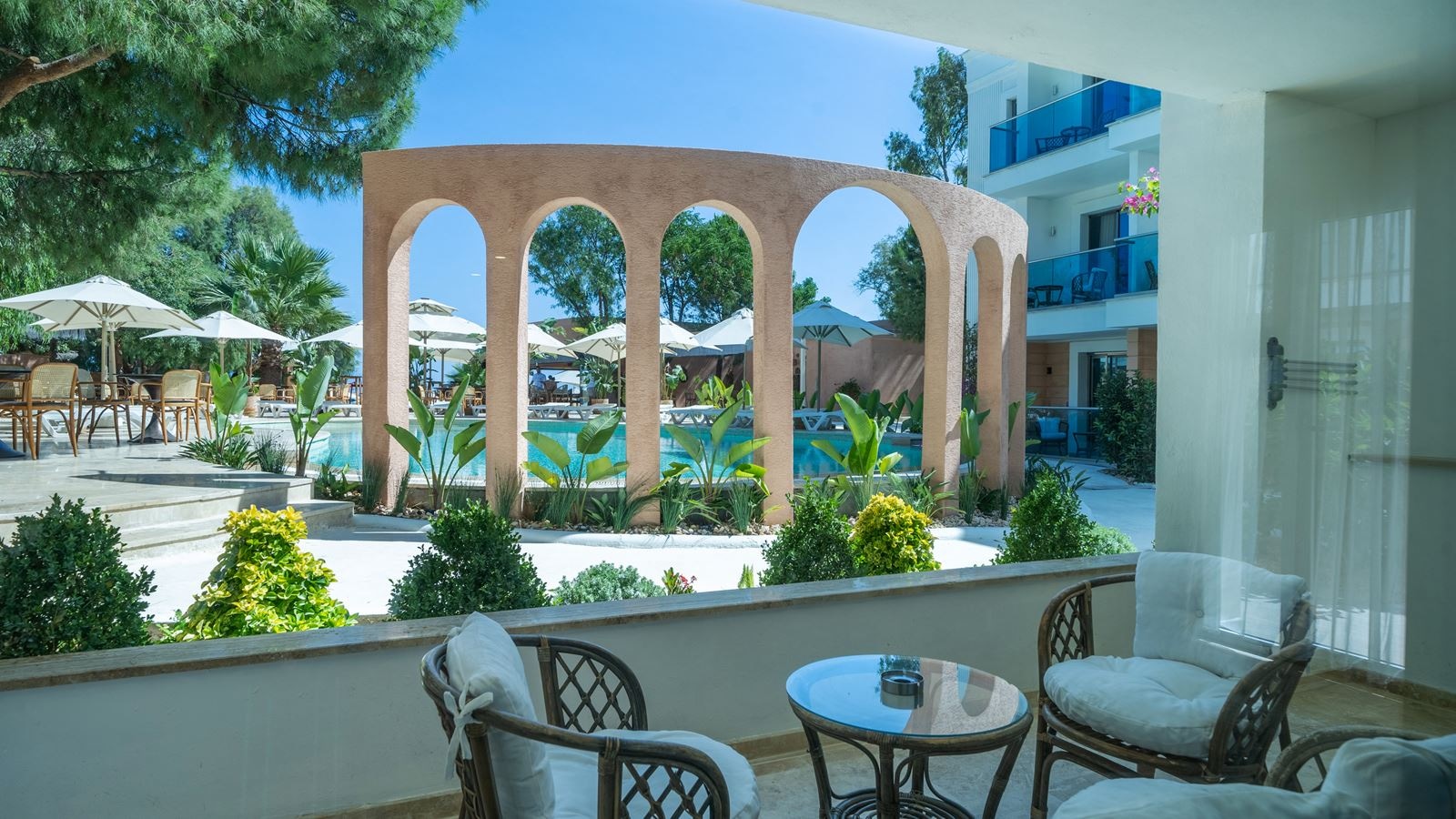 rooms-2-bedroom-suite-with-partial-sea--pool-view