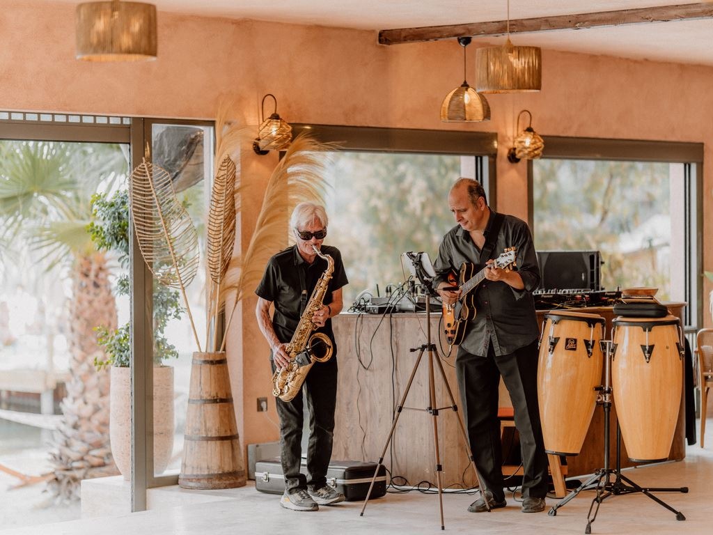 bars-iconic-beach-bar--restaurant