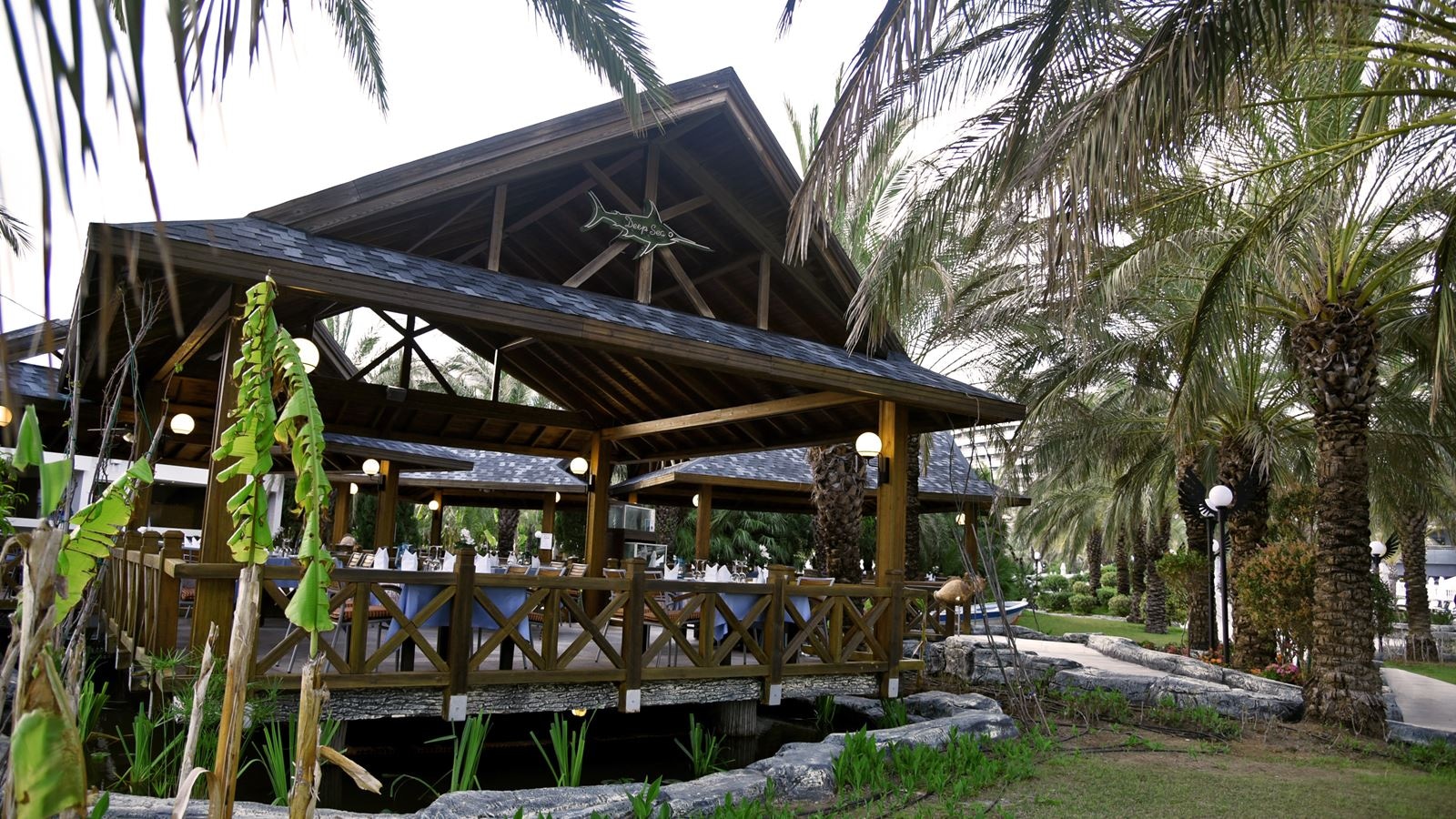 restaurants-deep-sea-fish