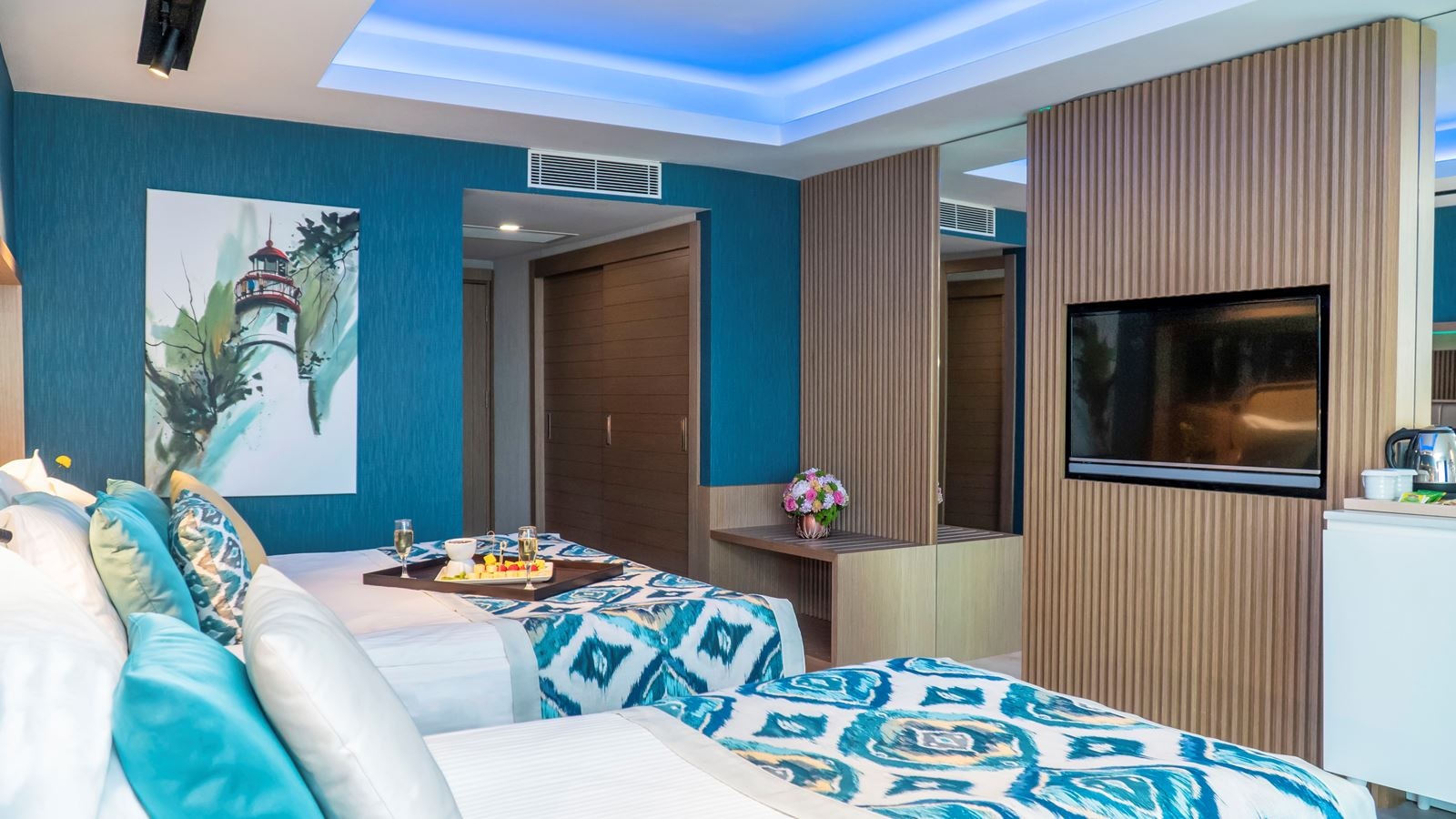 rooms-superior-standard-room-land-view-with-balcony