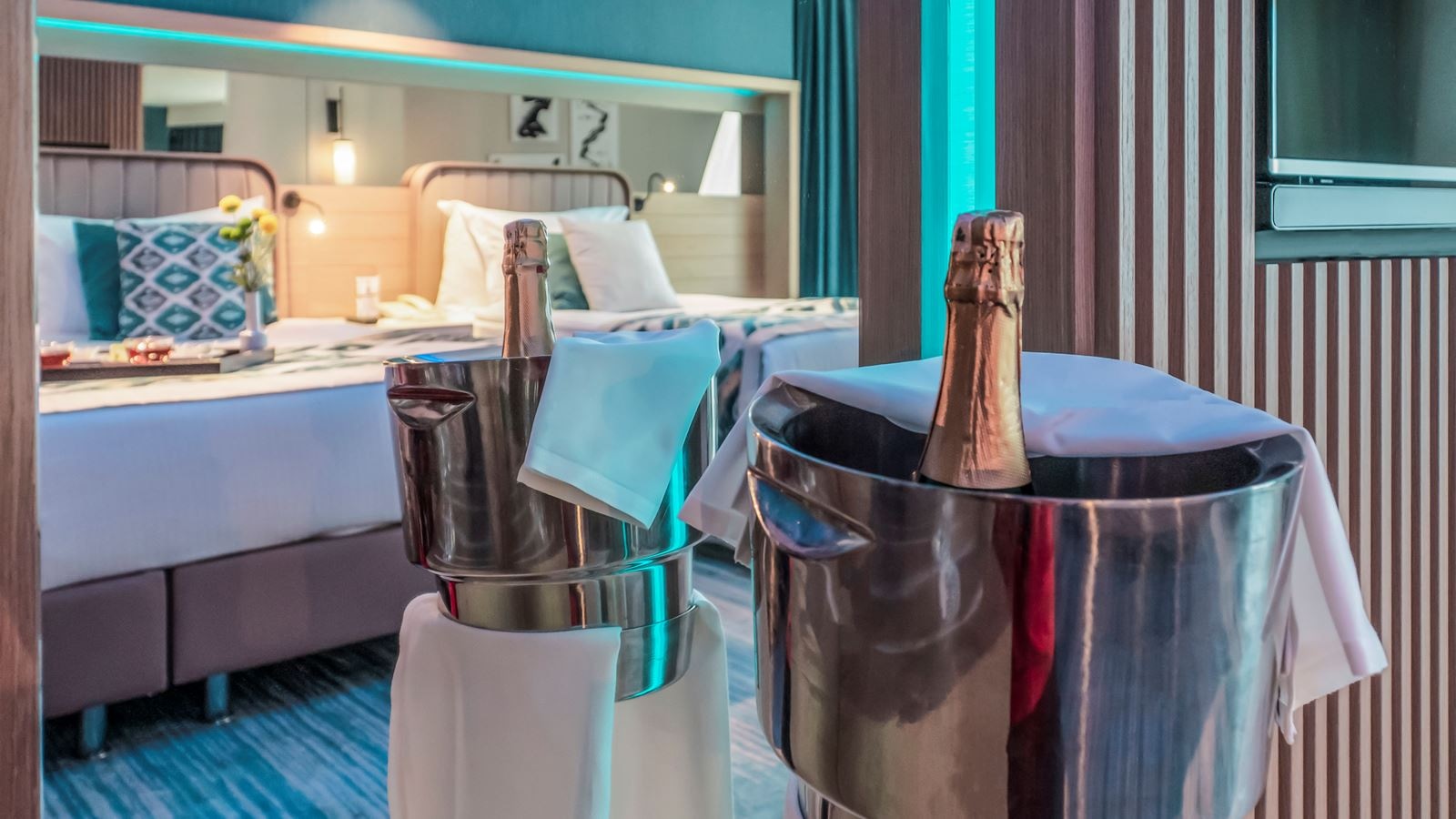 rooms-superior-standard-room-land-view-with-balcony