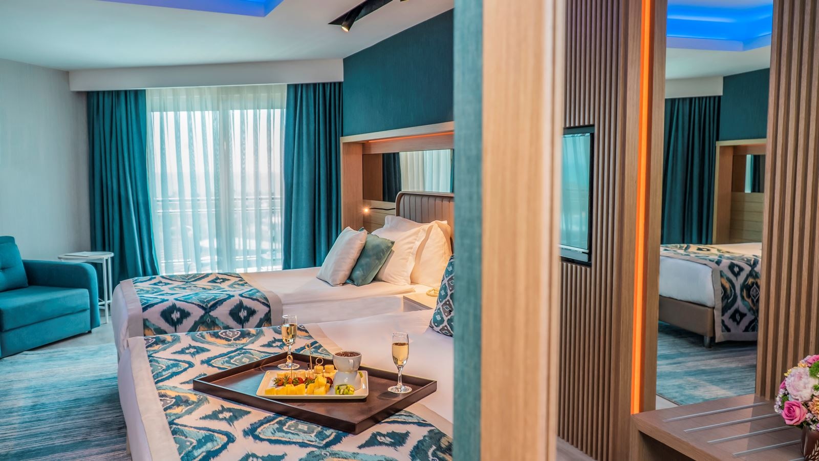 rooms-superior-standard-room-side-sea-view-with-balcony