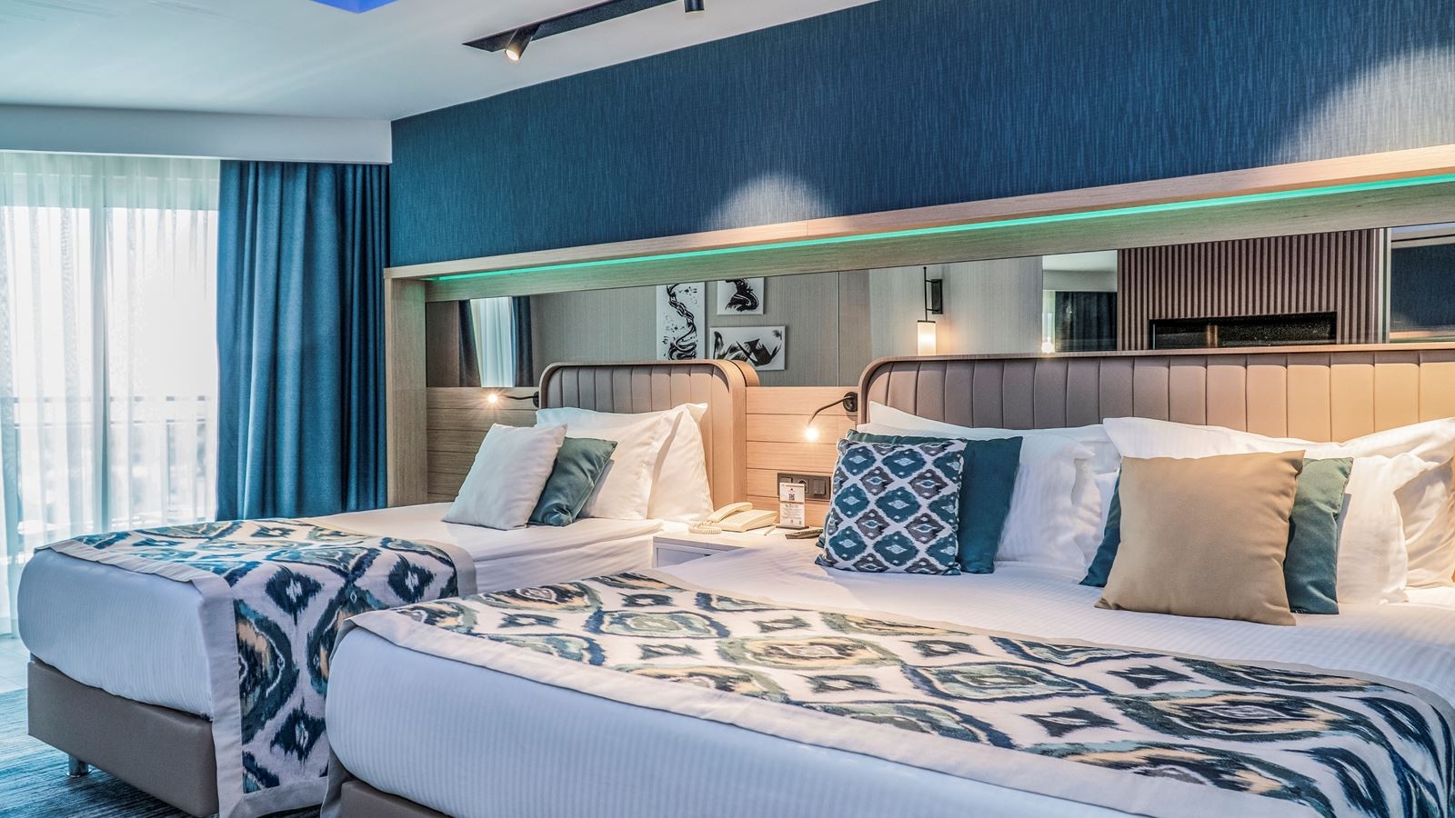 rooms-superior-standard-room-side-sea-view-with-balcony