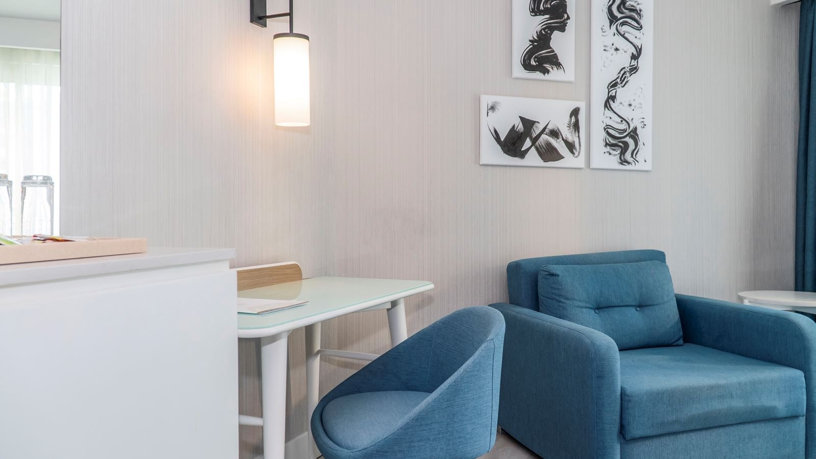 rooms-superior-standard-room-side-sea-view-with-balcony