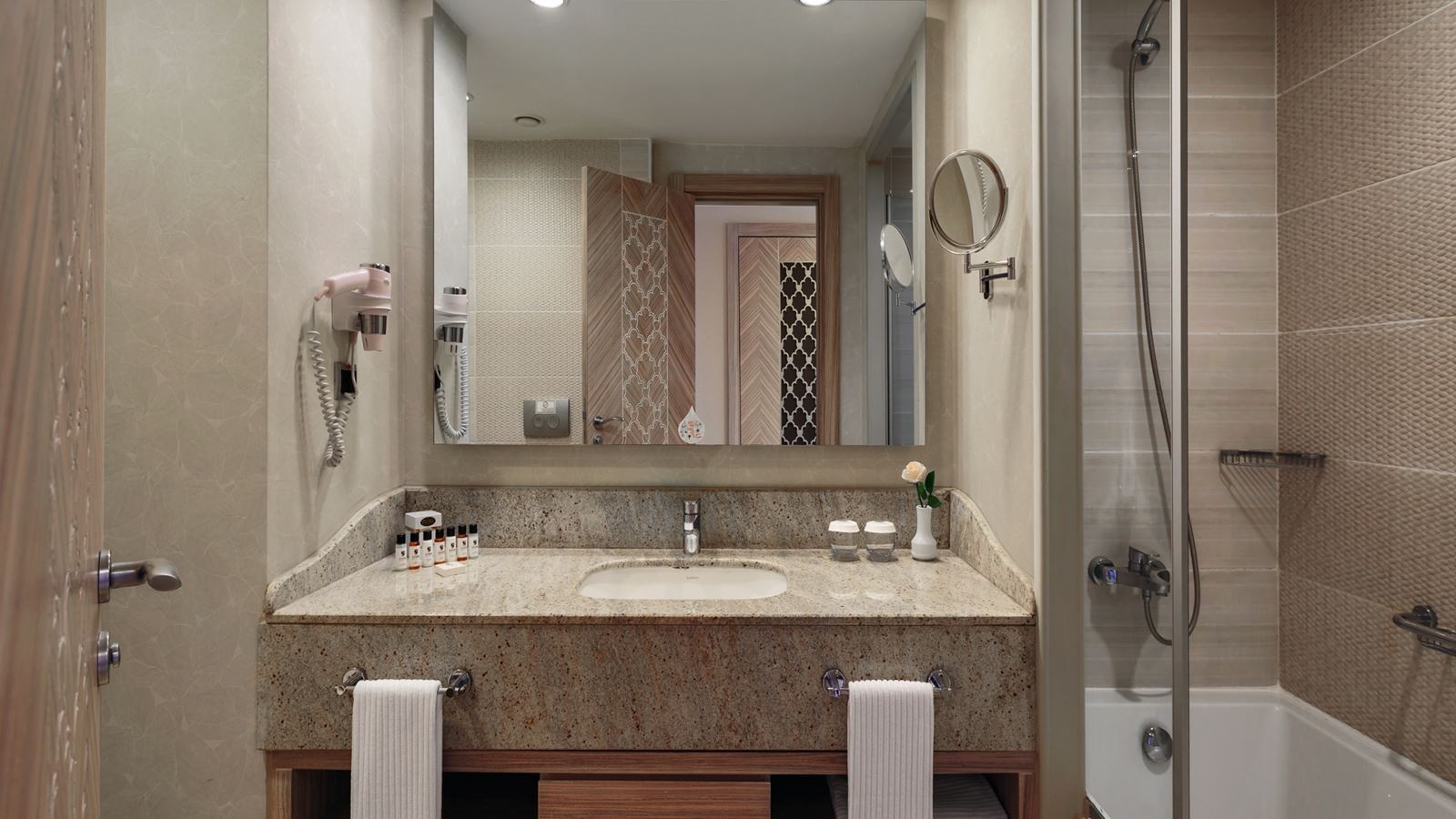 rooms-alhambra-suite