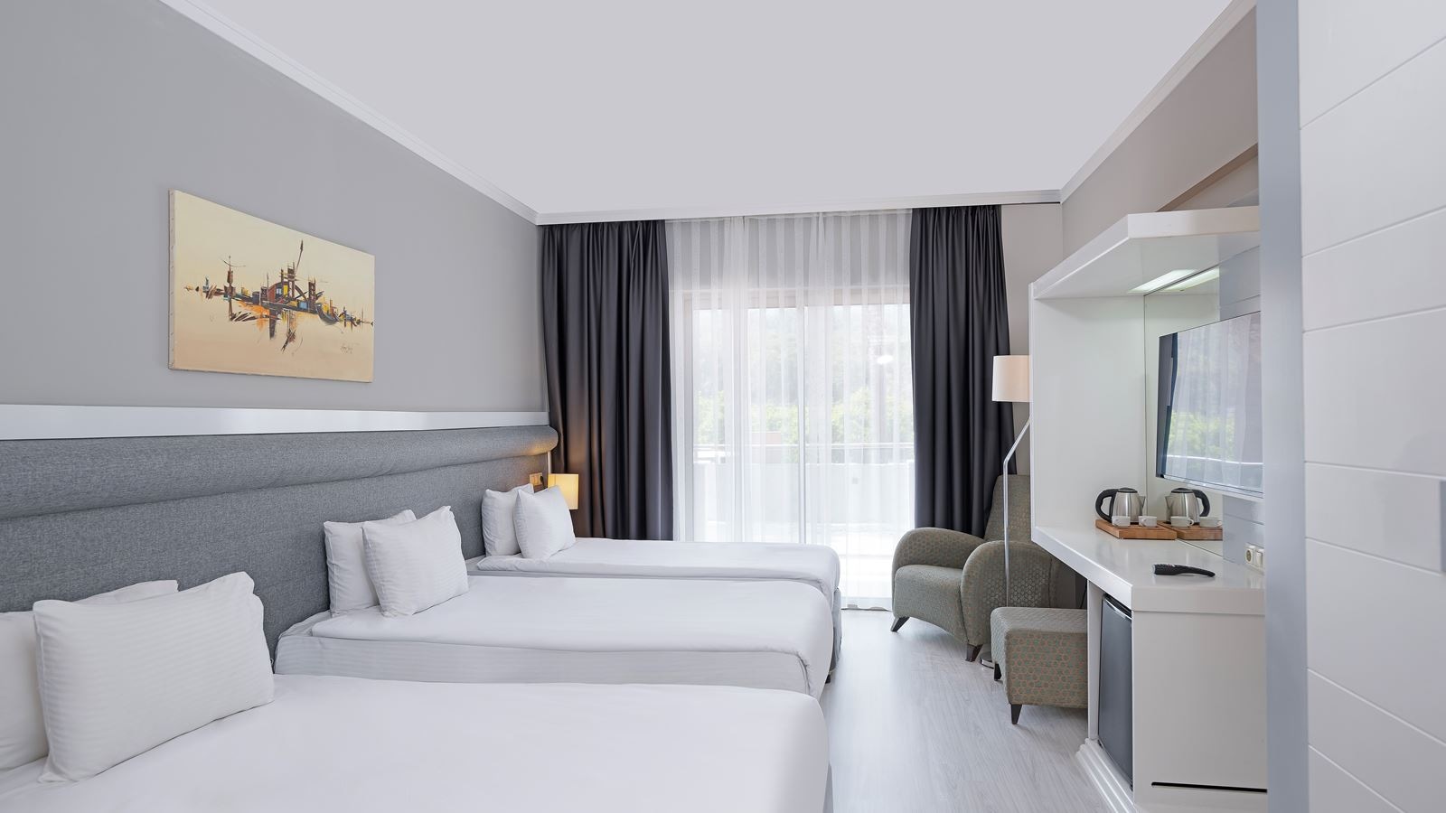 rooms-grand-superior-room-mountain-view