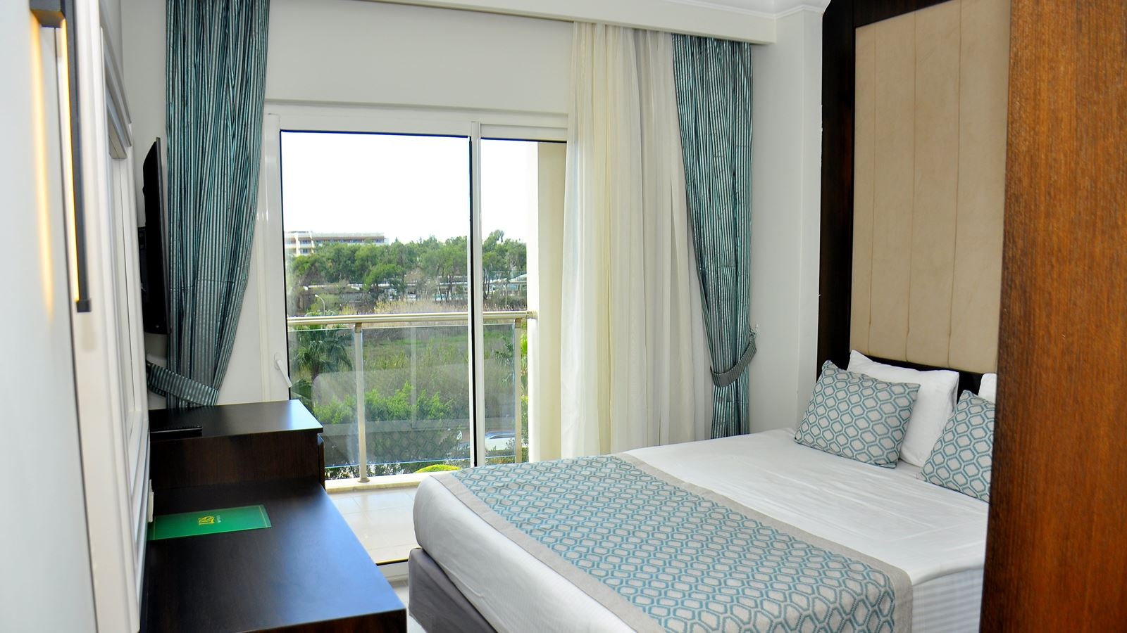 rooms-economy-room-with-balcony