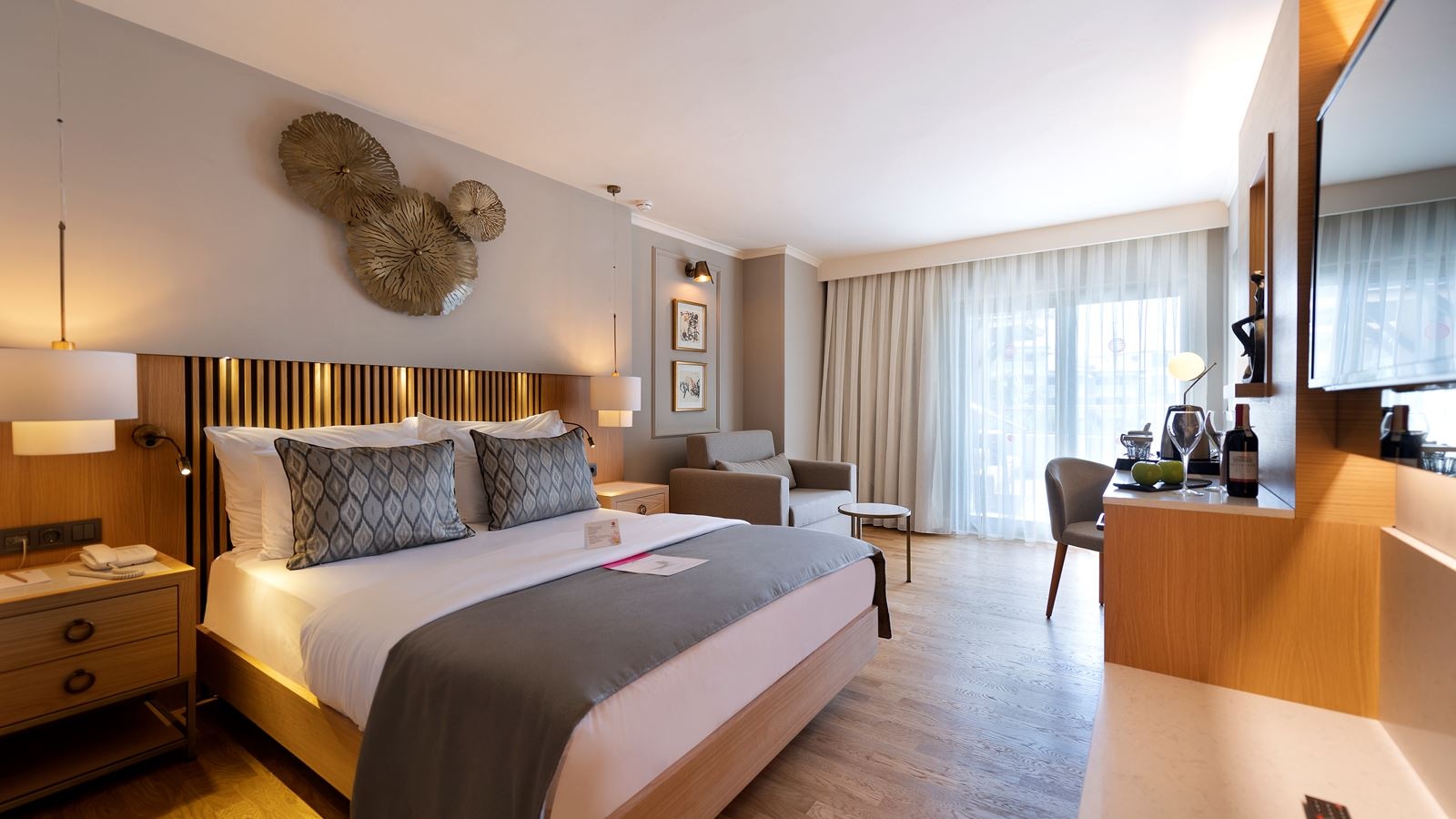 rooms-superior-room-land-view